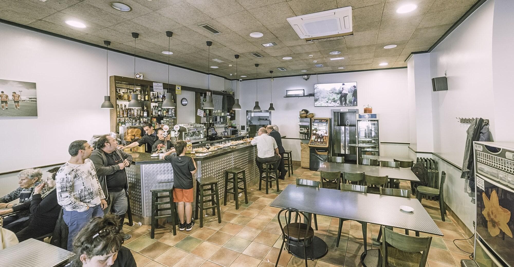 Pensión Txingurri, Bar