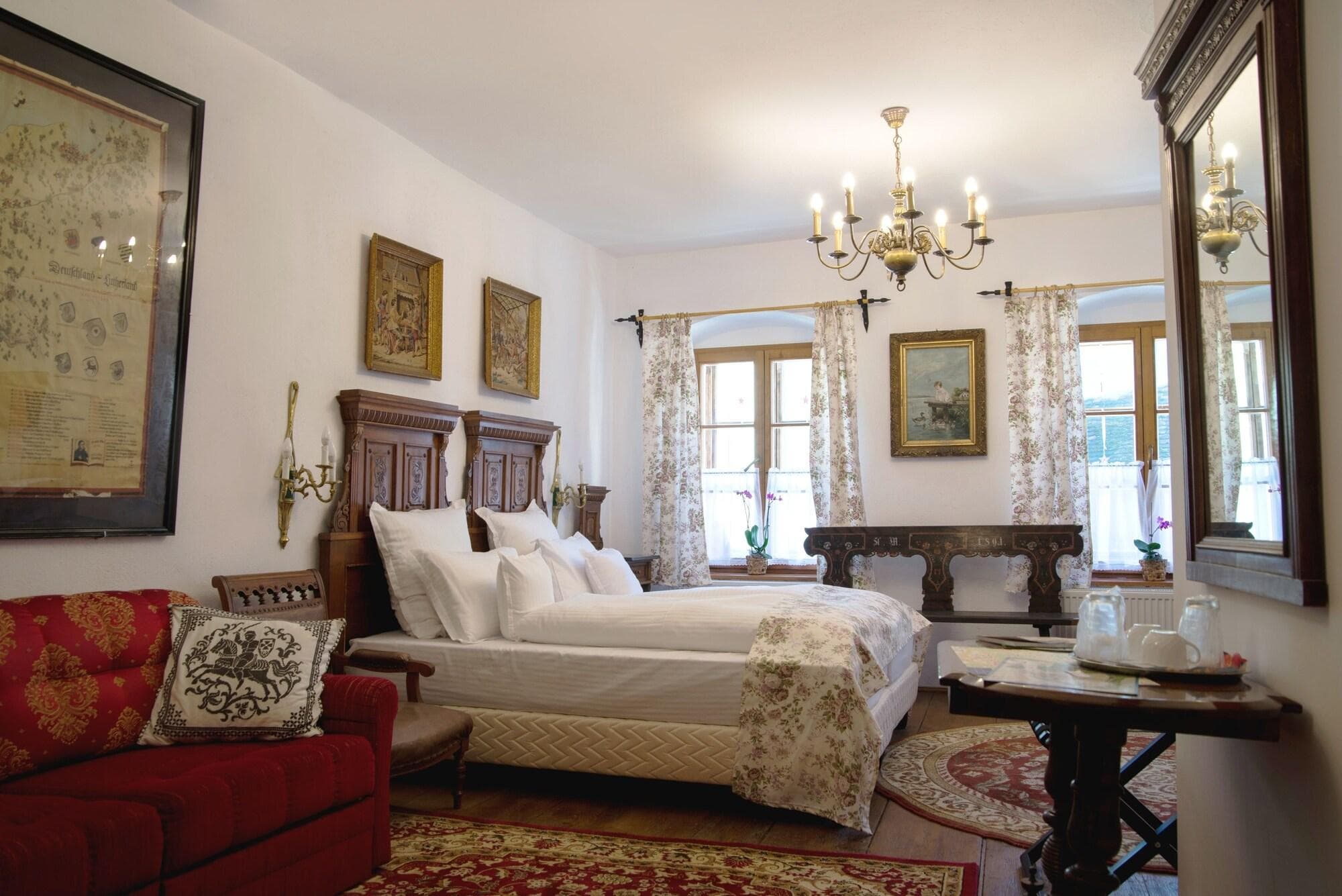 Taschler Haus Boutique, General view