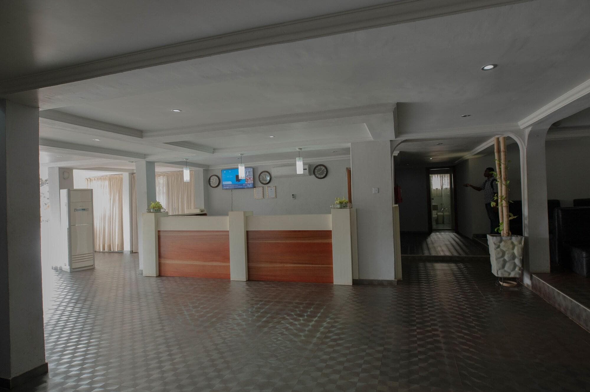 Crystal Rose Ambassador Hotel, Lobby