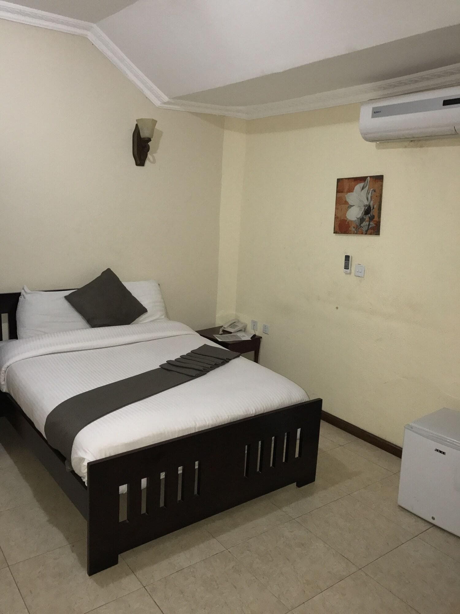 Crystal Rose Ambassador Hotel, Room