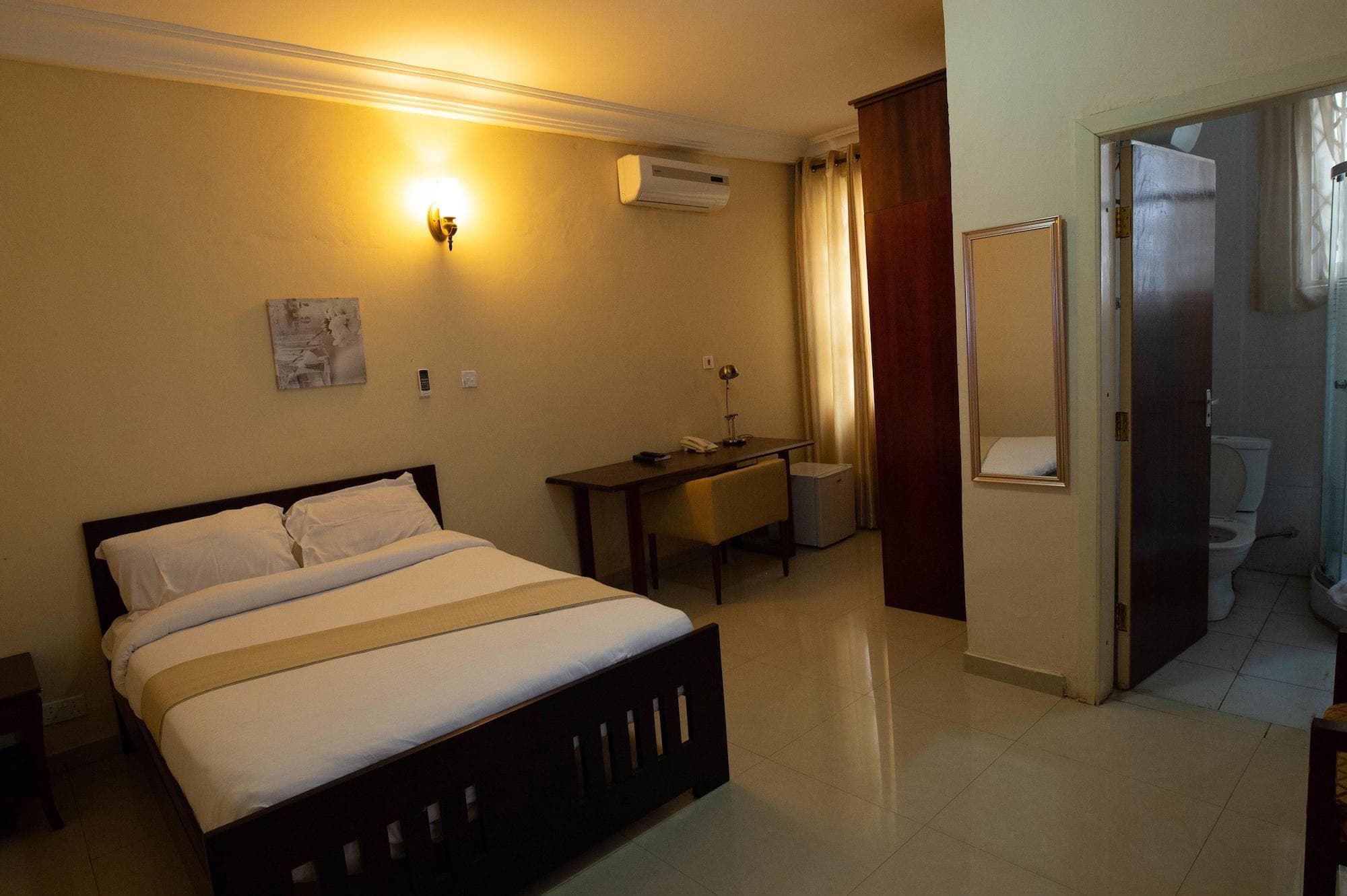 Crystal Rose Ambassador Hotel, Room