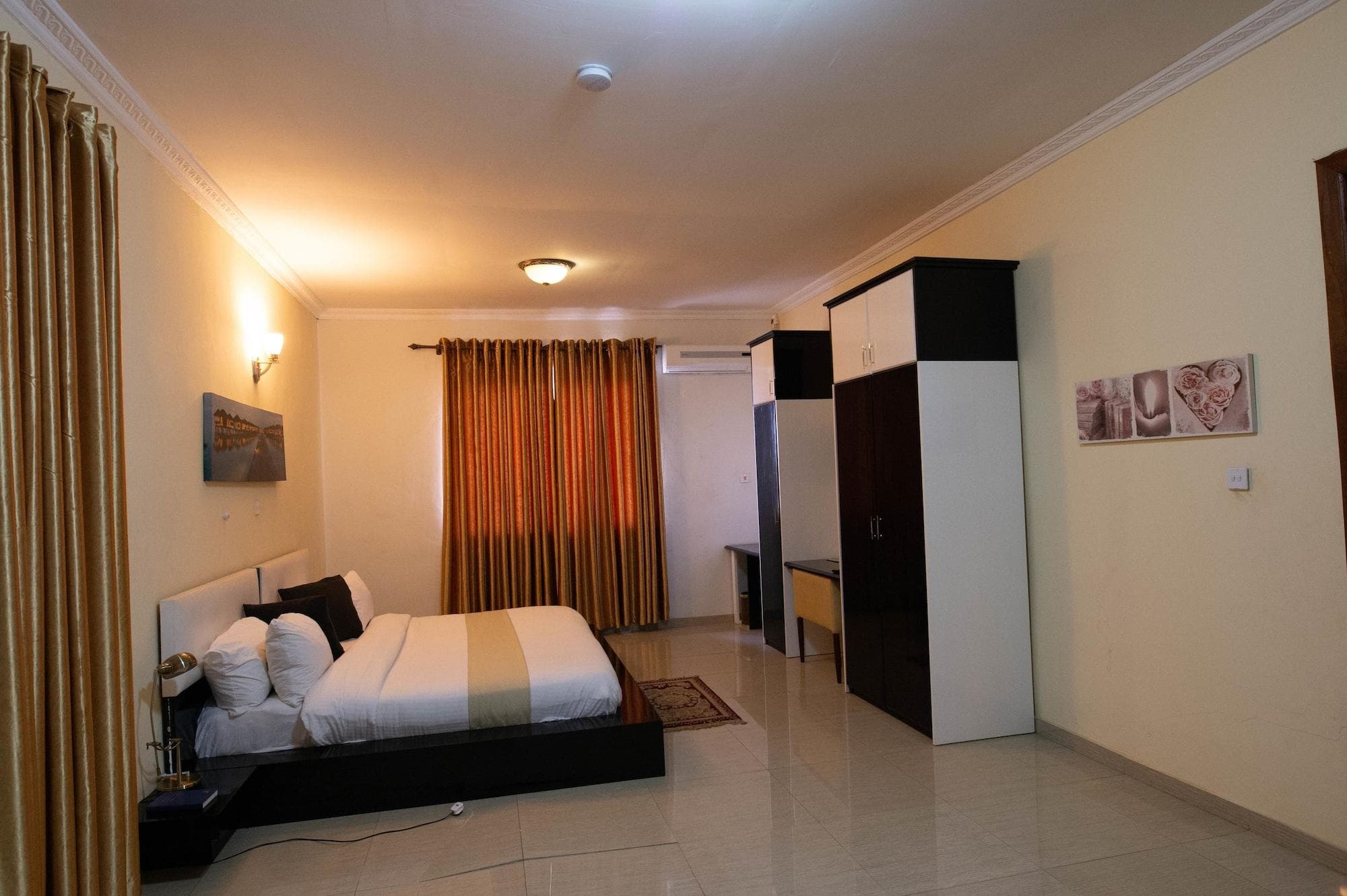 Crystal Rose Ambassador Hotel, Room