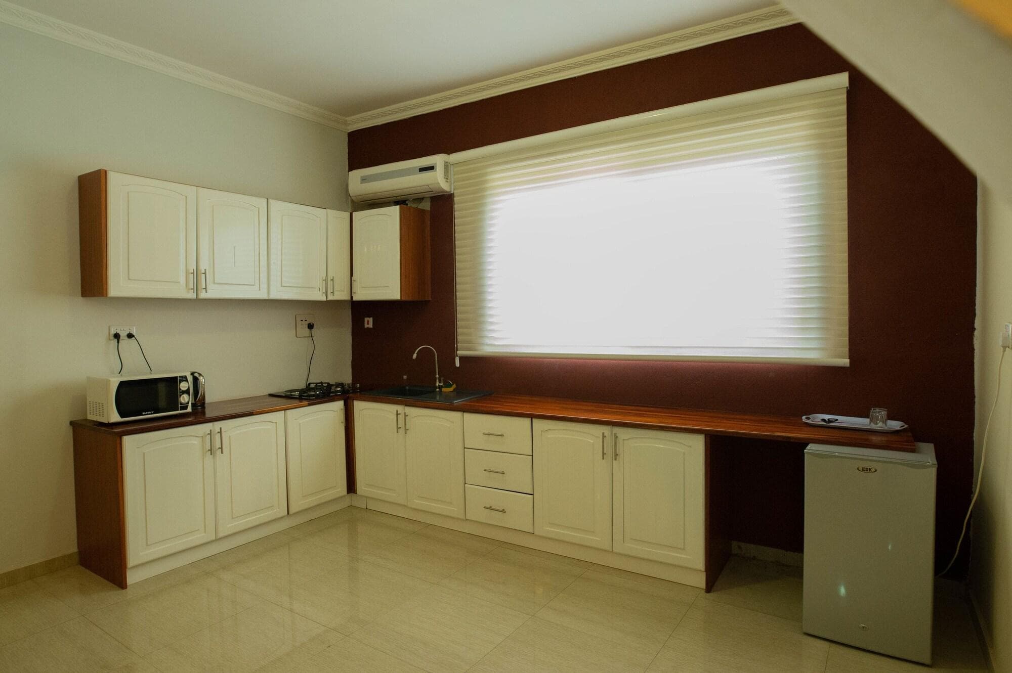 Crystal Rose Ambassador Hotel, Room