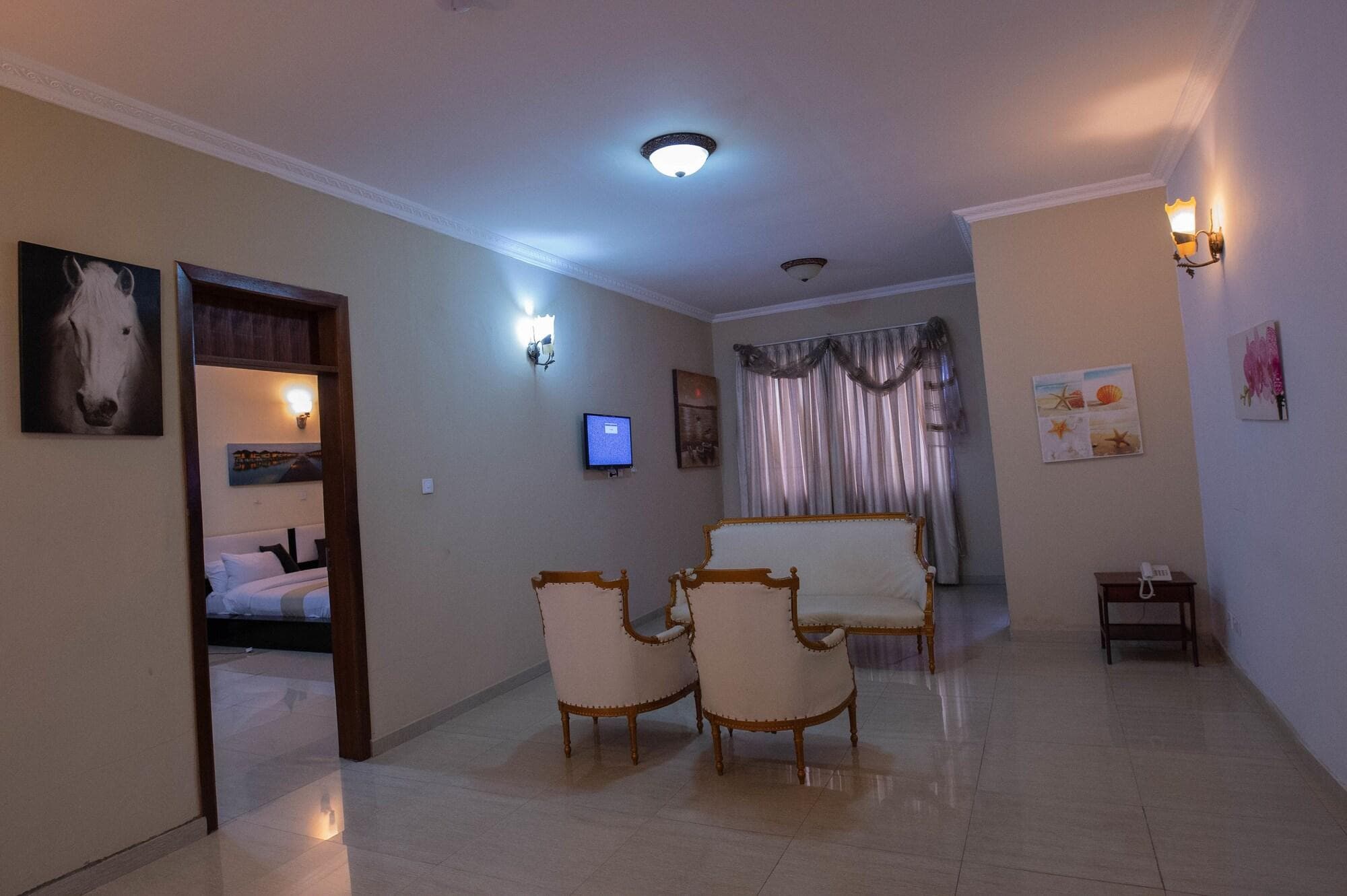 Crystal Rose Ambassador Hotel, Room