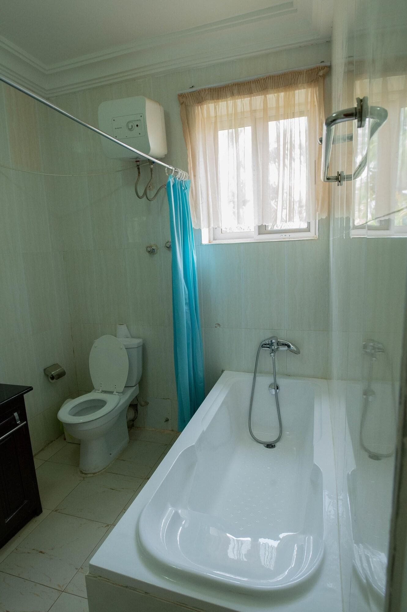 Crystal Rose Ambassador Hotel, Room