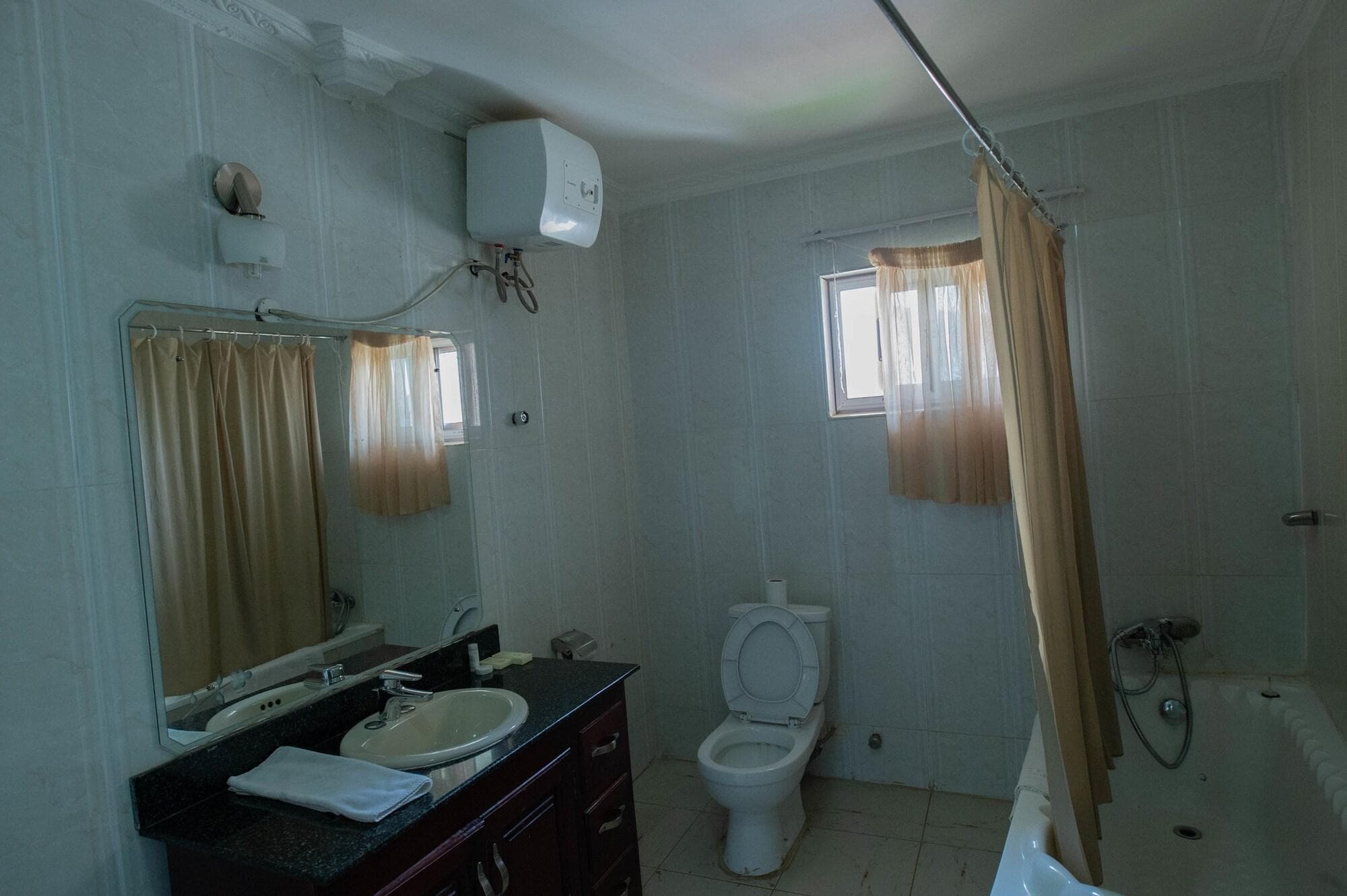 Crystal Rose Ambassador Hotel, Room