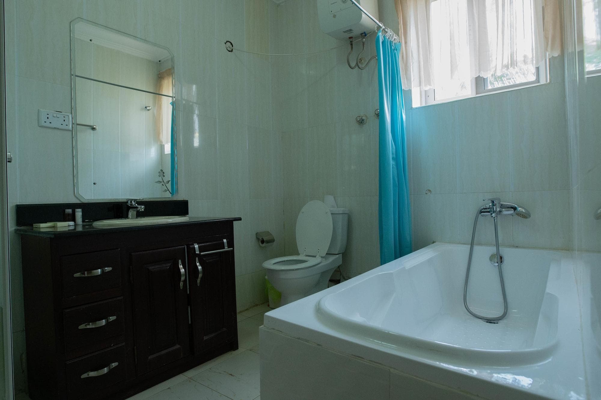 Crystal Rose Ambassador Hotel, Room