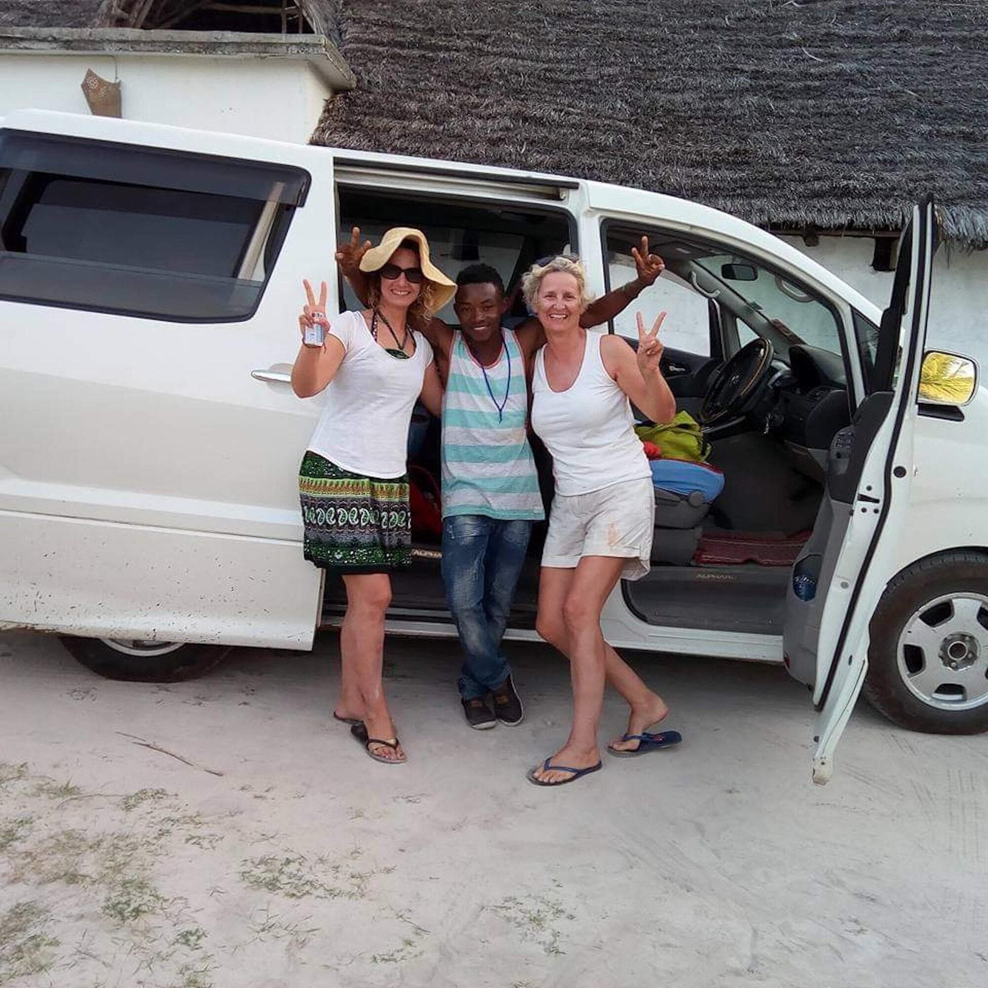 Fontaine Garden Village, Sports and Entertainment