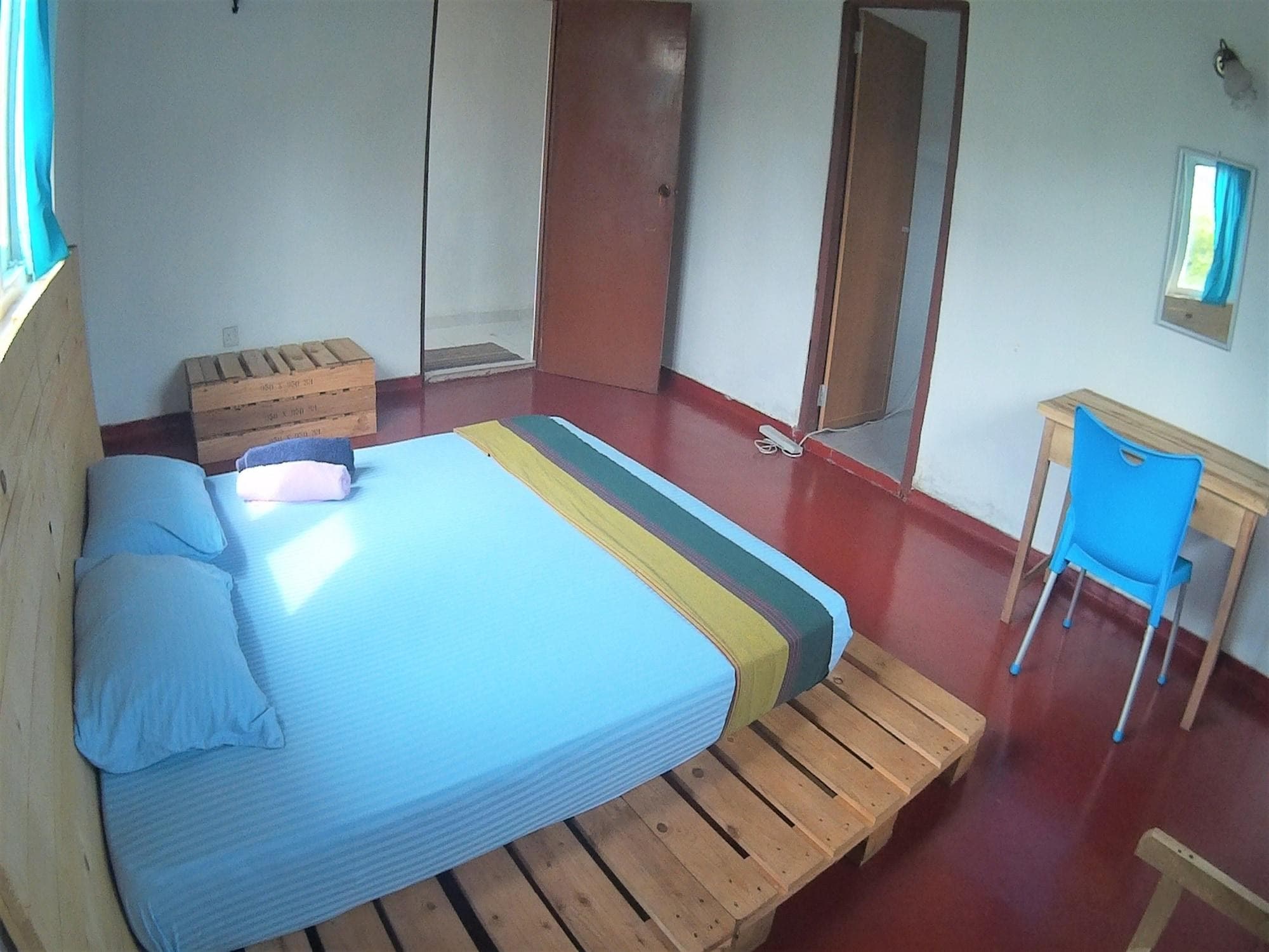 The Pallet House, Room