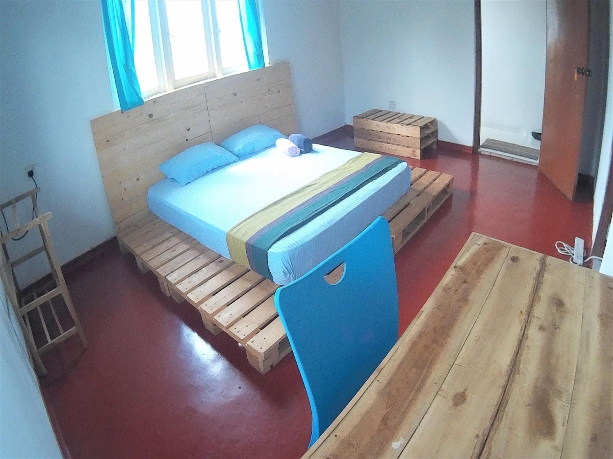 The Pallet House, Room