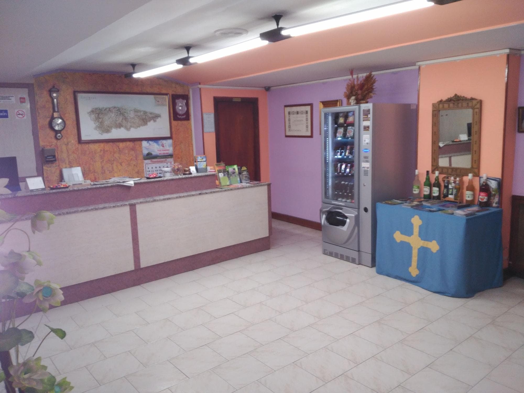 Hotel Vaqueros, Lobby