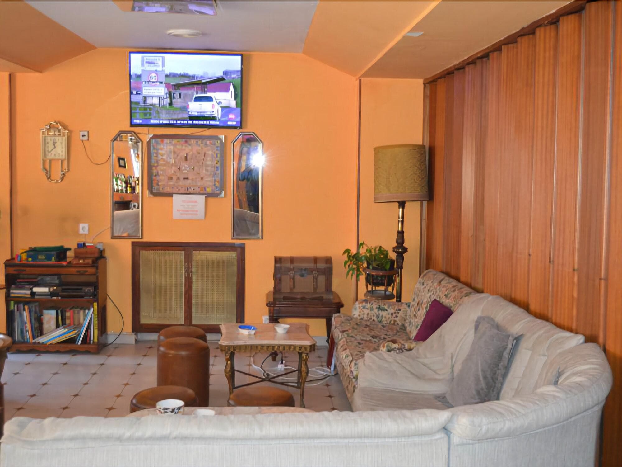 Hotel Vaqueros, Lobby