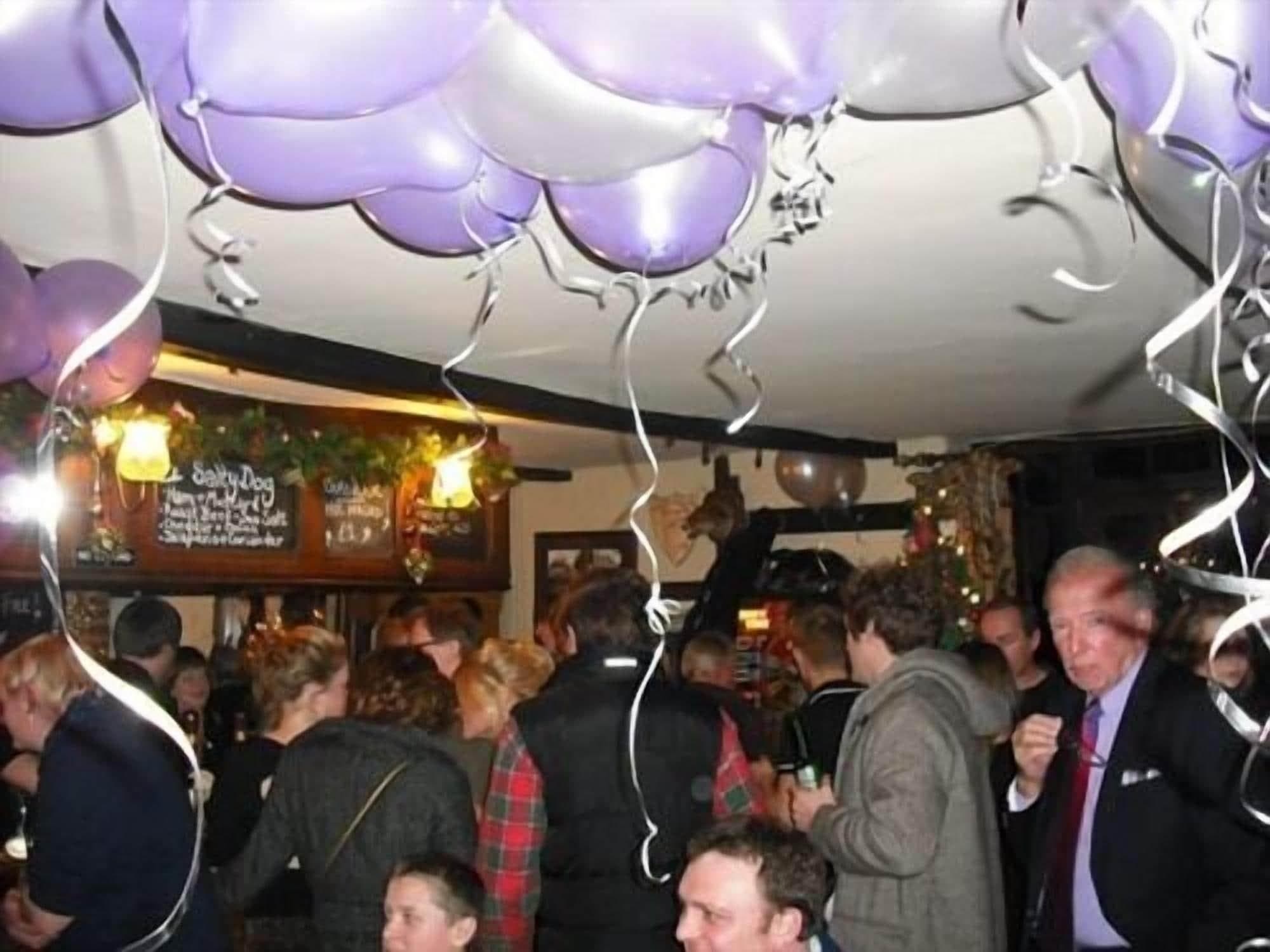 The Fox Goes Free, Bar