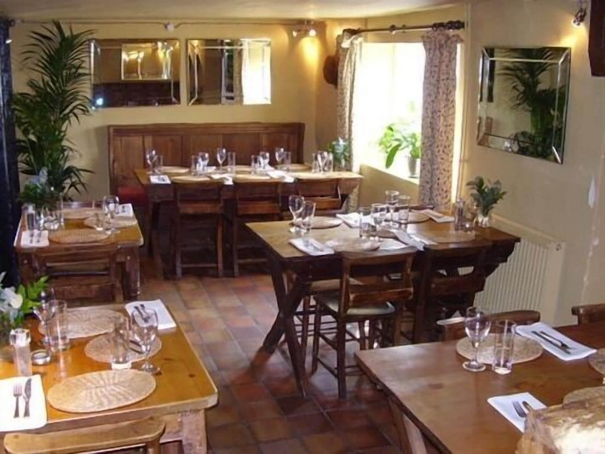 The Fox Goes Free, Restaurant