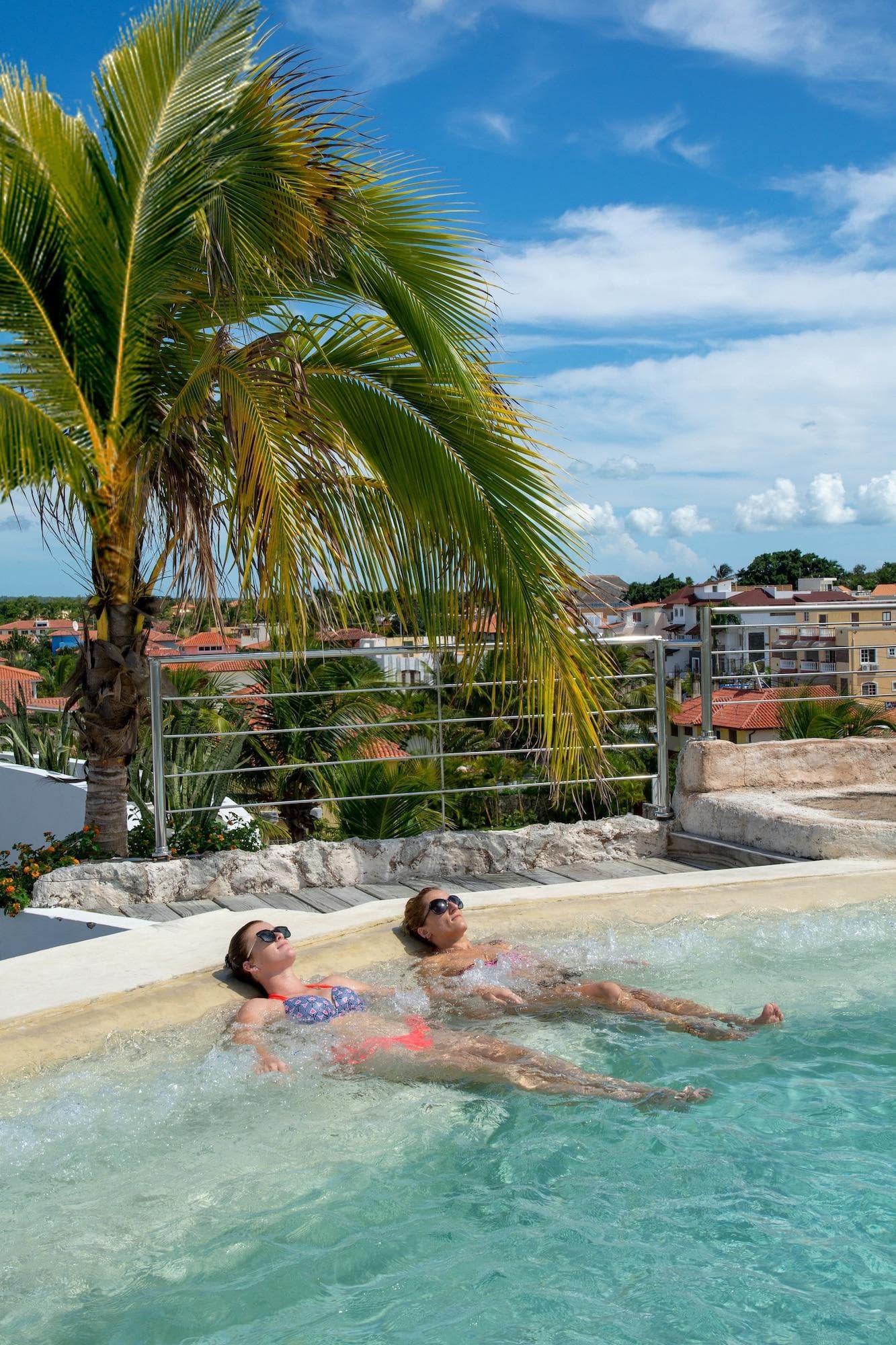 Alkquimia Hotel Lounge And Bar, Sports and Entertainment