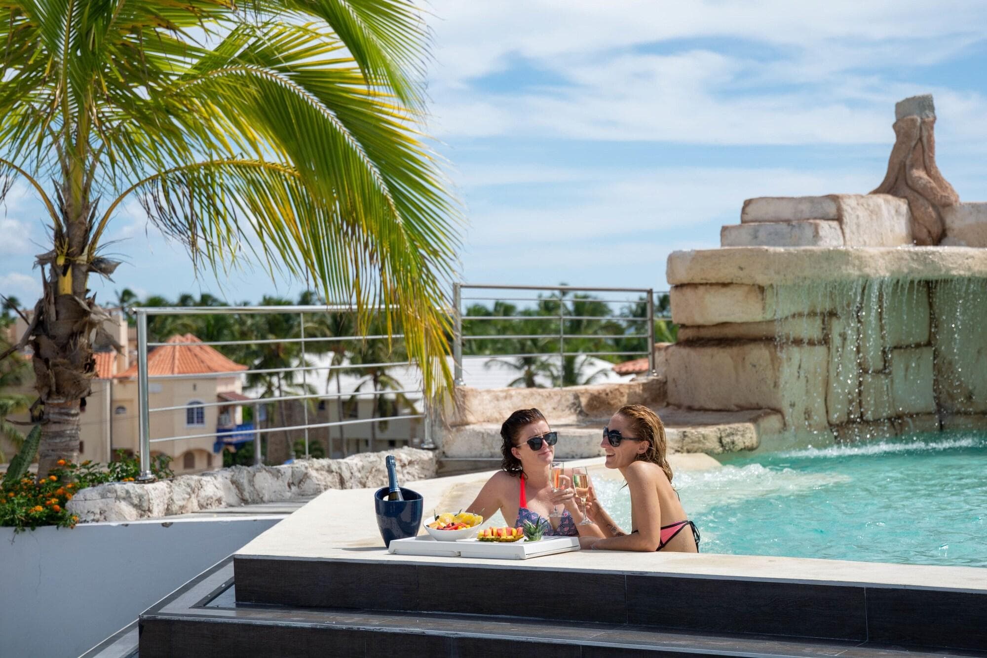 Alkquimia Hotel Lounge And Bar, Sports and Entertainment