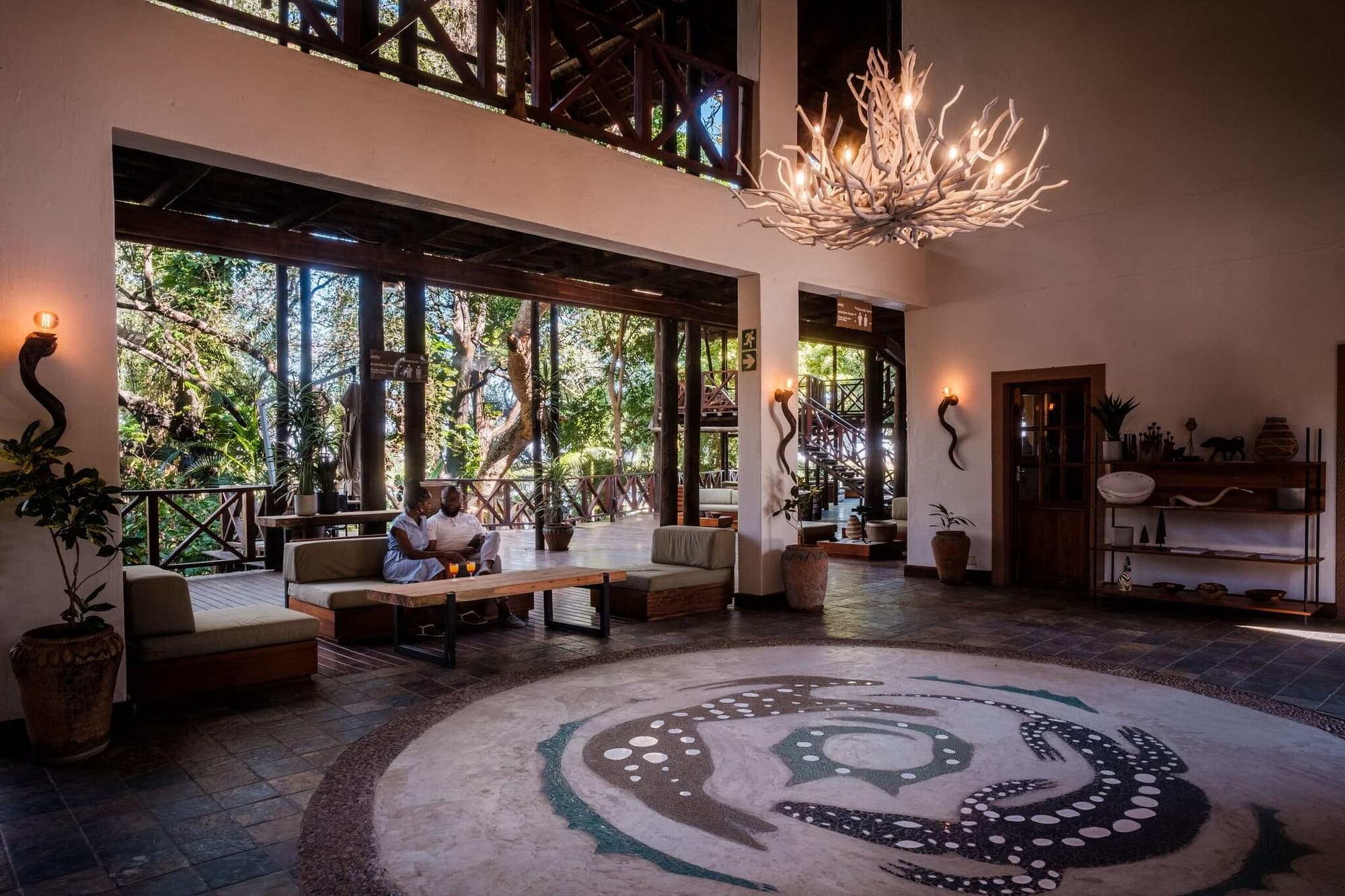 Chobe Marina Lodge, Lobby