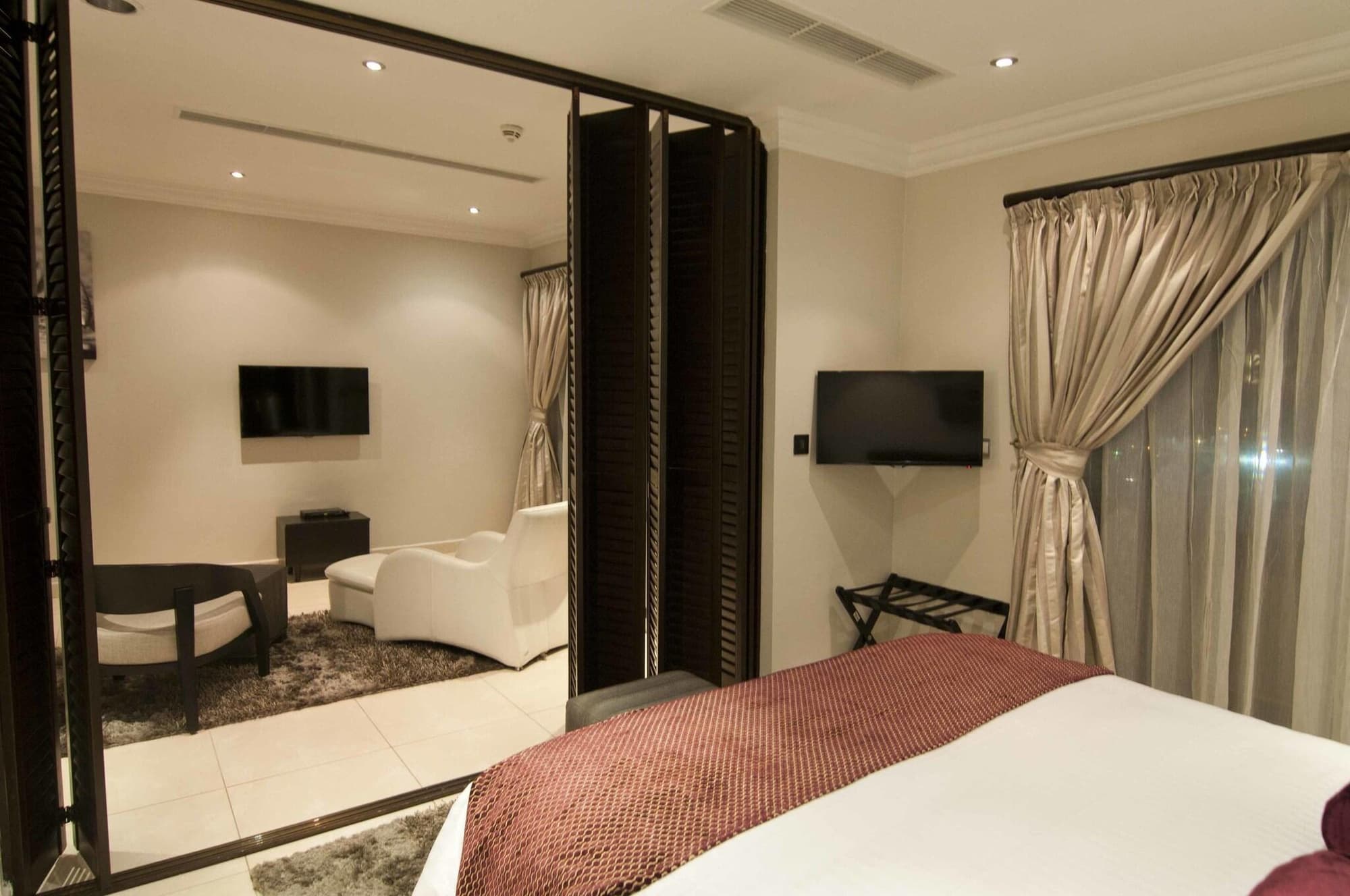 L'Eola Suites, Room