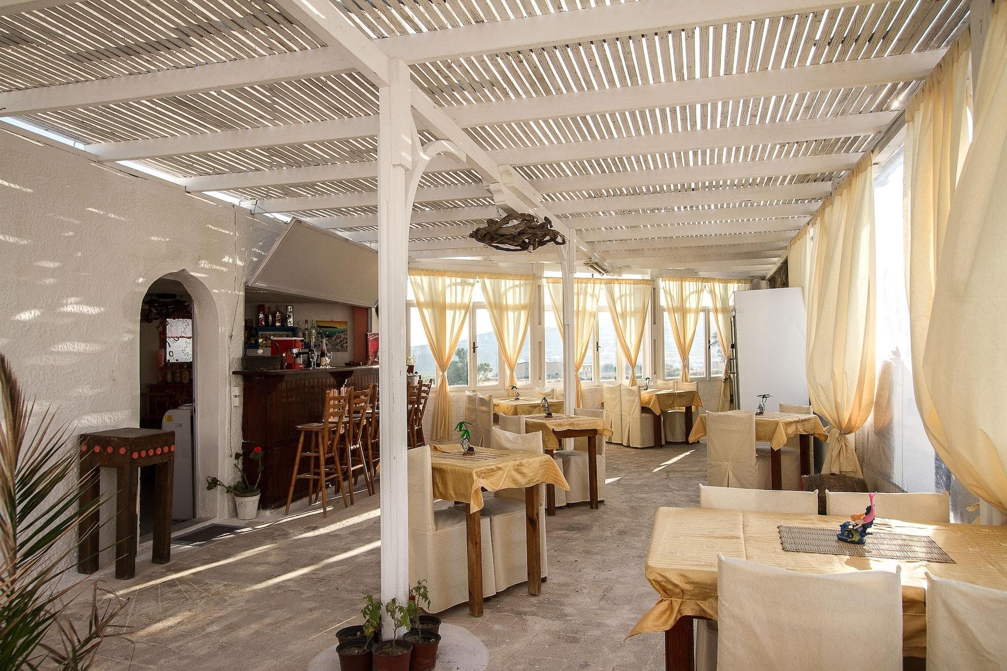 Villa Iliovasilema Santorini, Restaurant