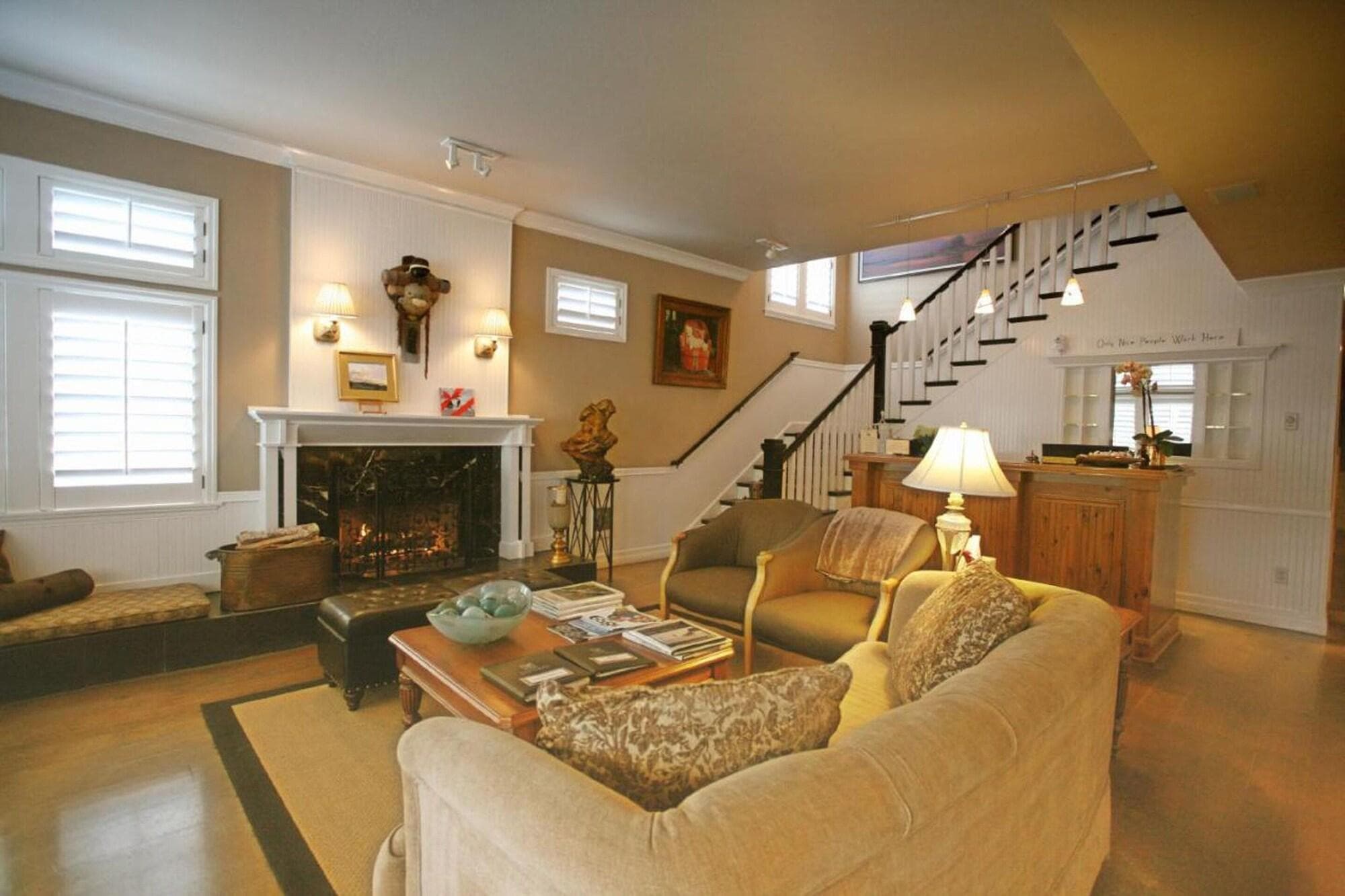 Cannon Beach Hotel, Lobby