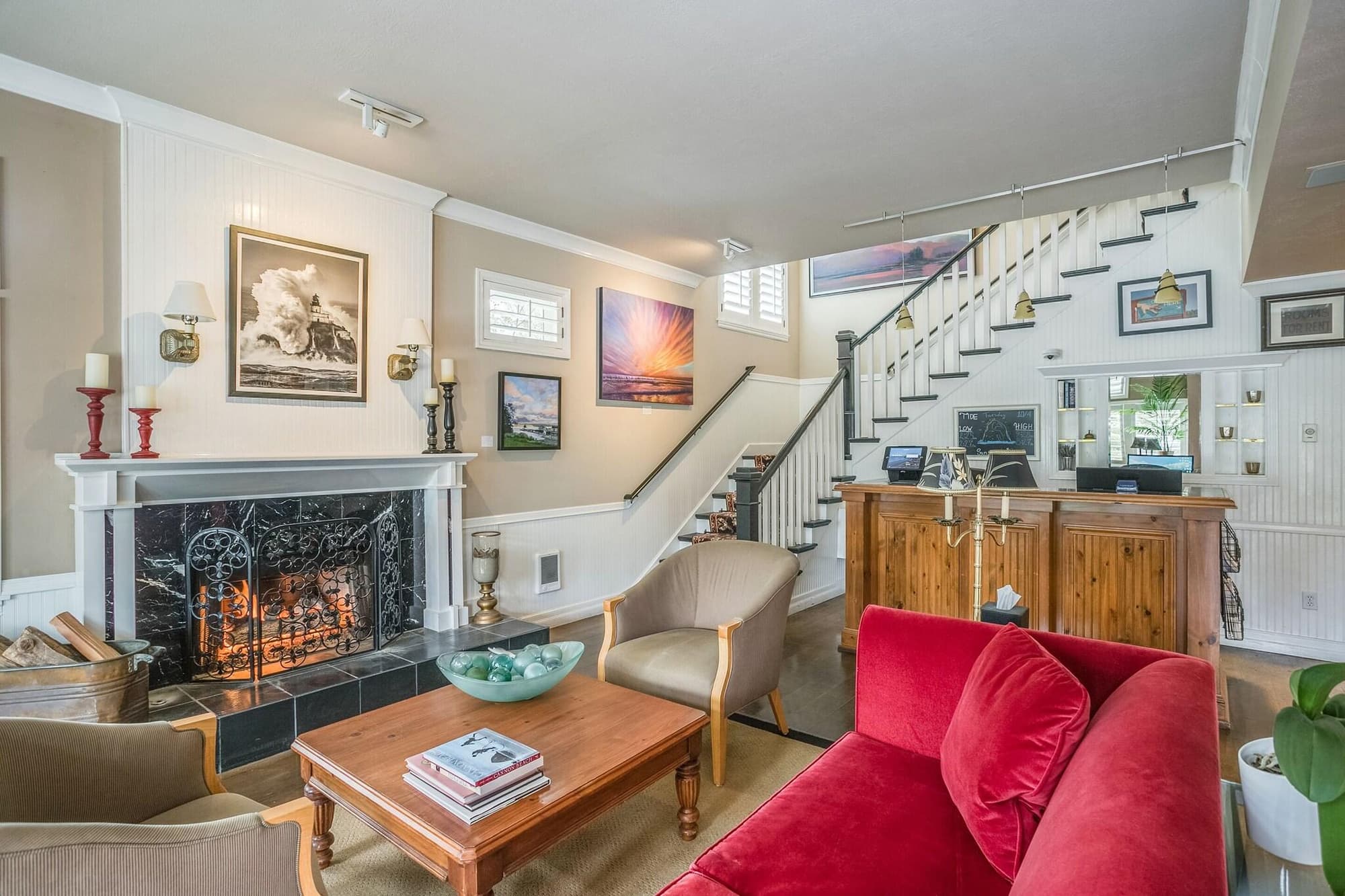 Cannon Beach Hotel, Lobby