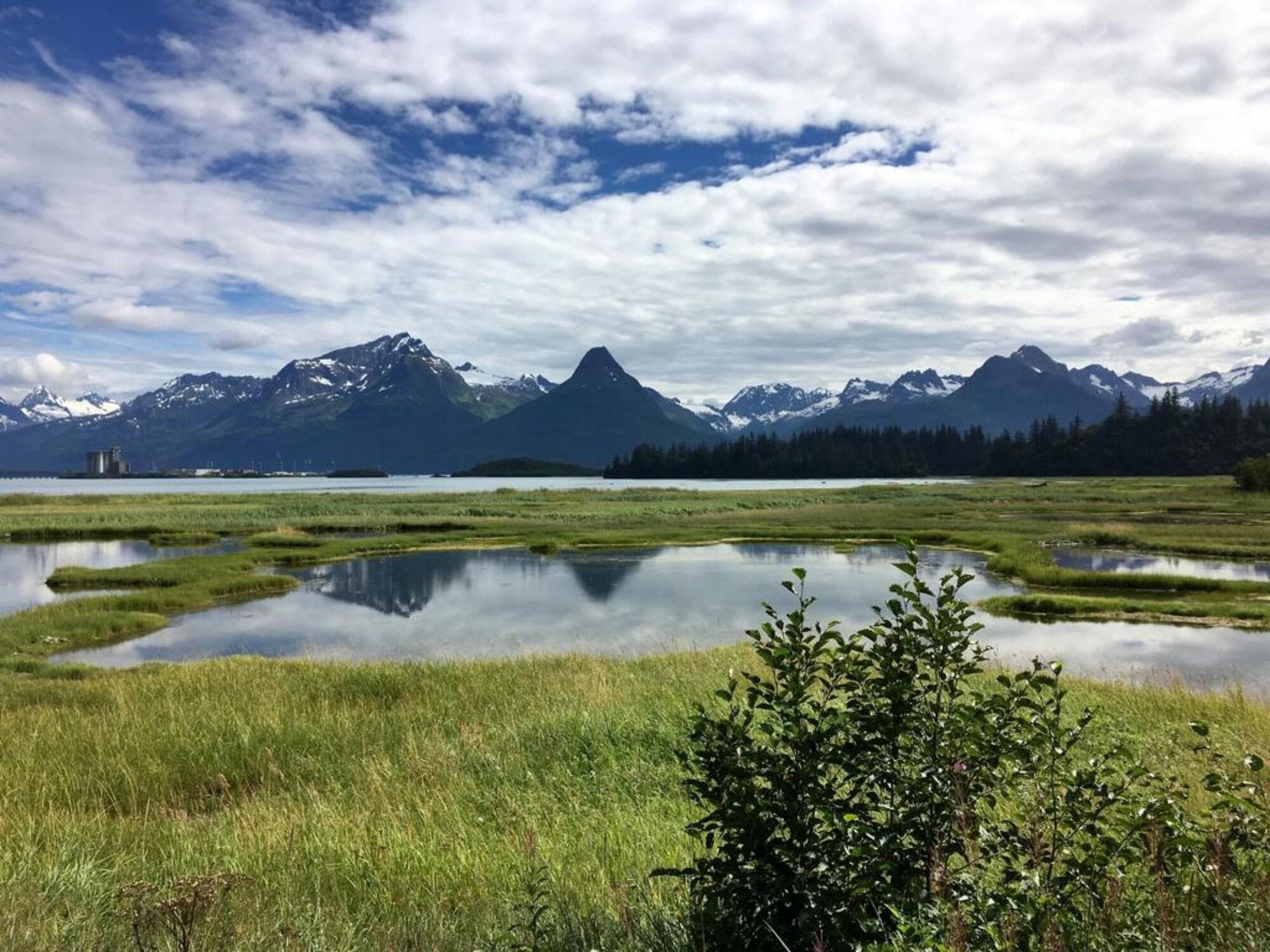 Glacier Hotel, Sports and Entertainment