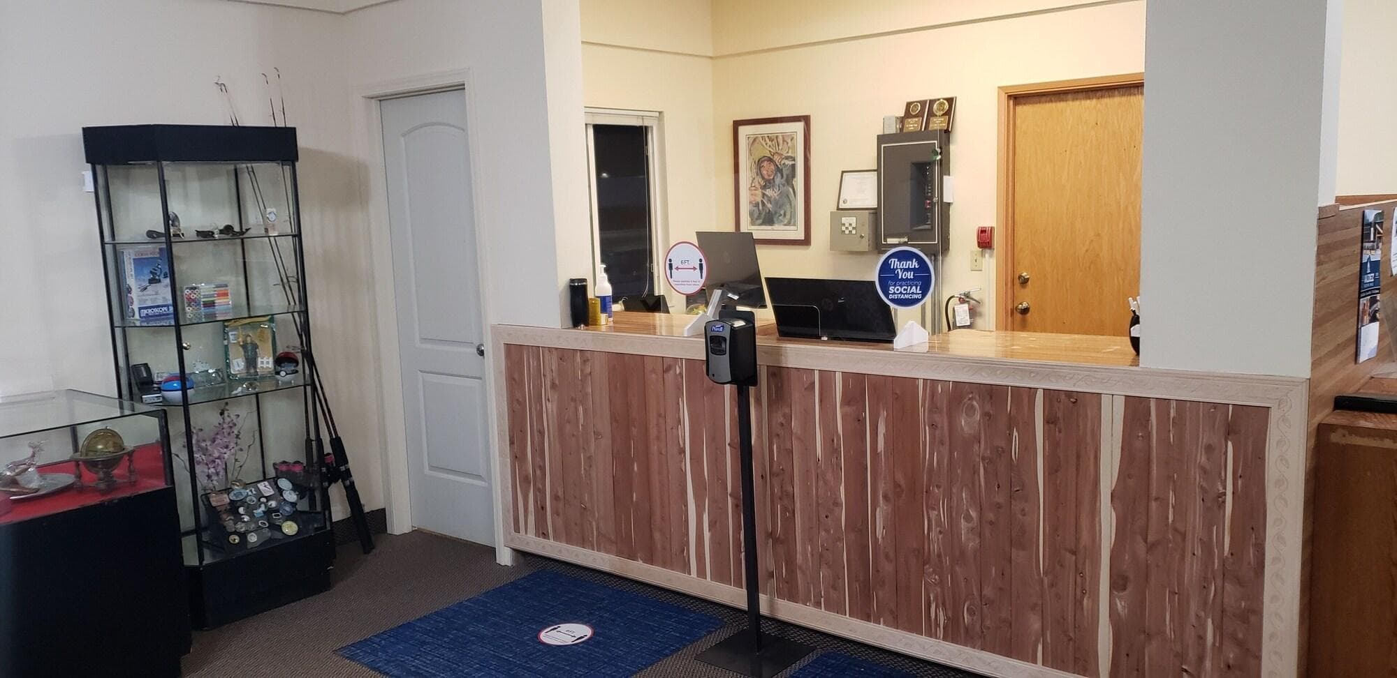 Glacier Hotel, Lobby