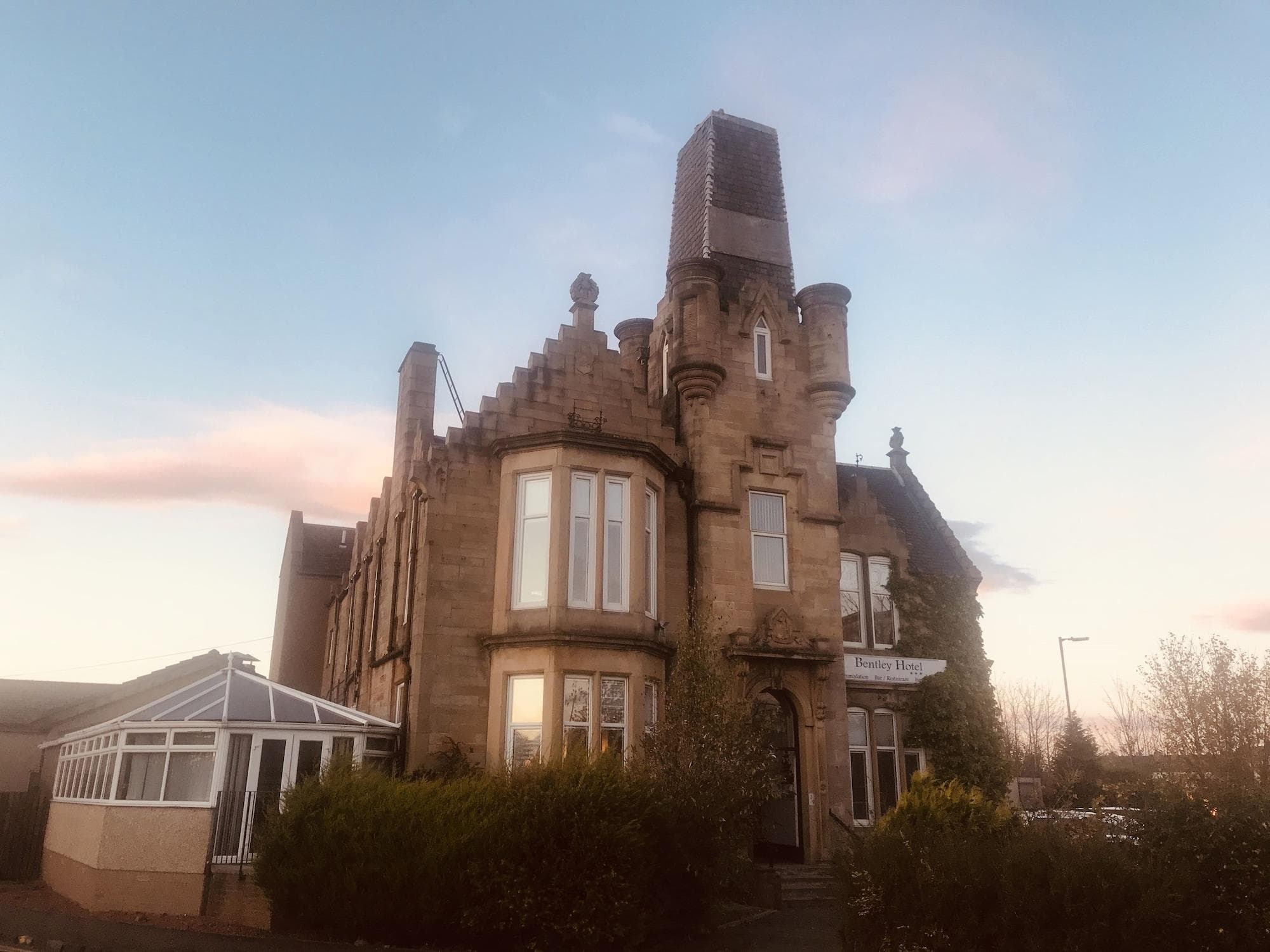Bentley Hotel, General view