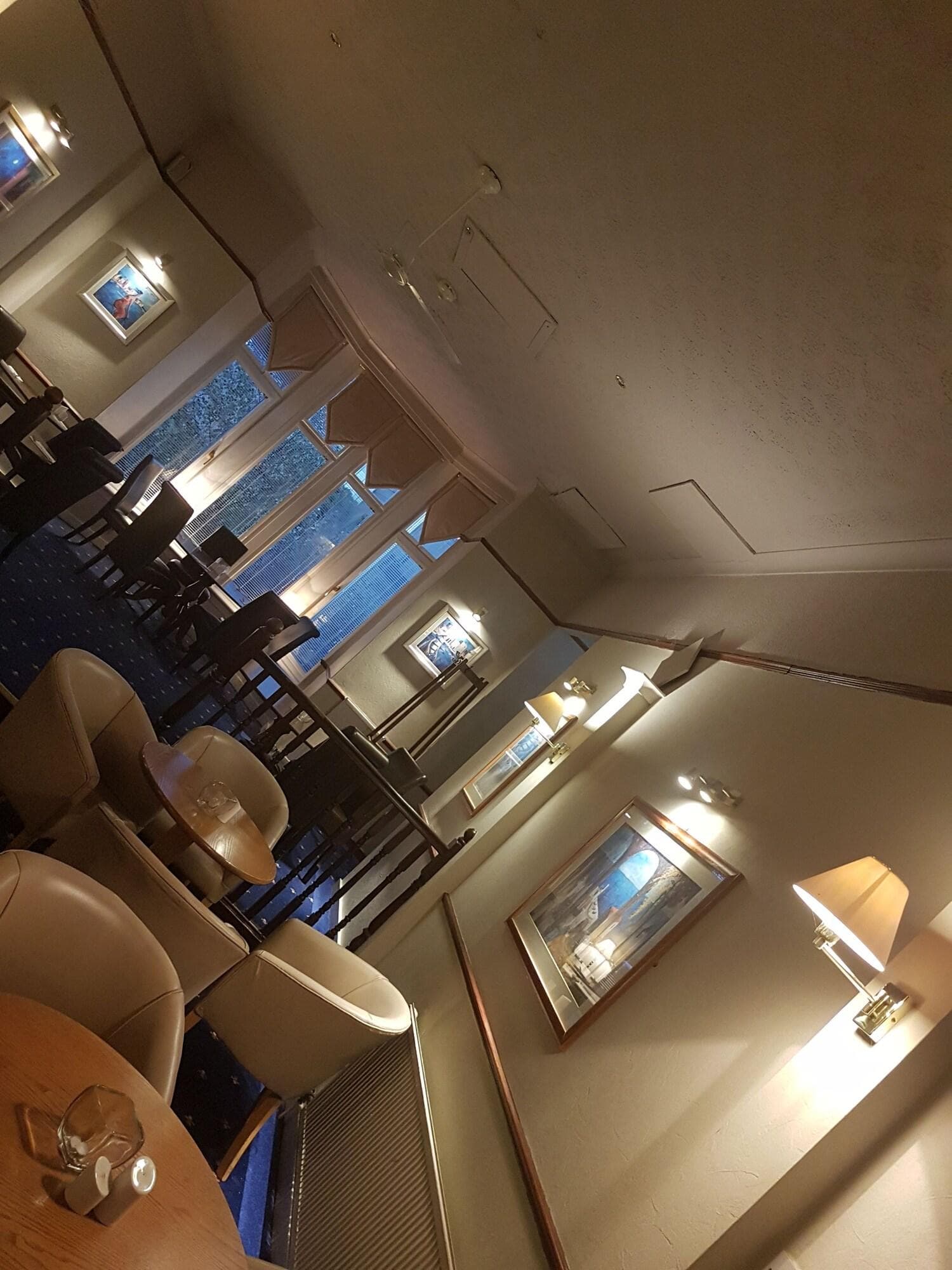 Bentley Hotel, Lobby