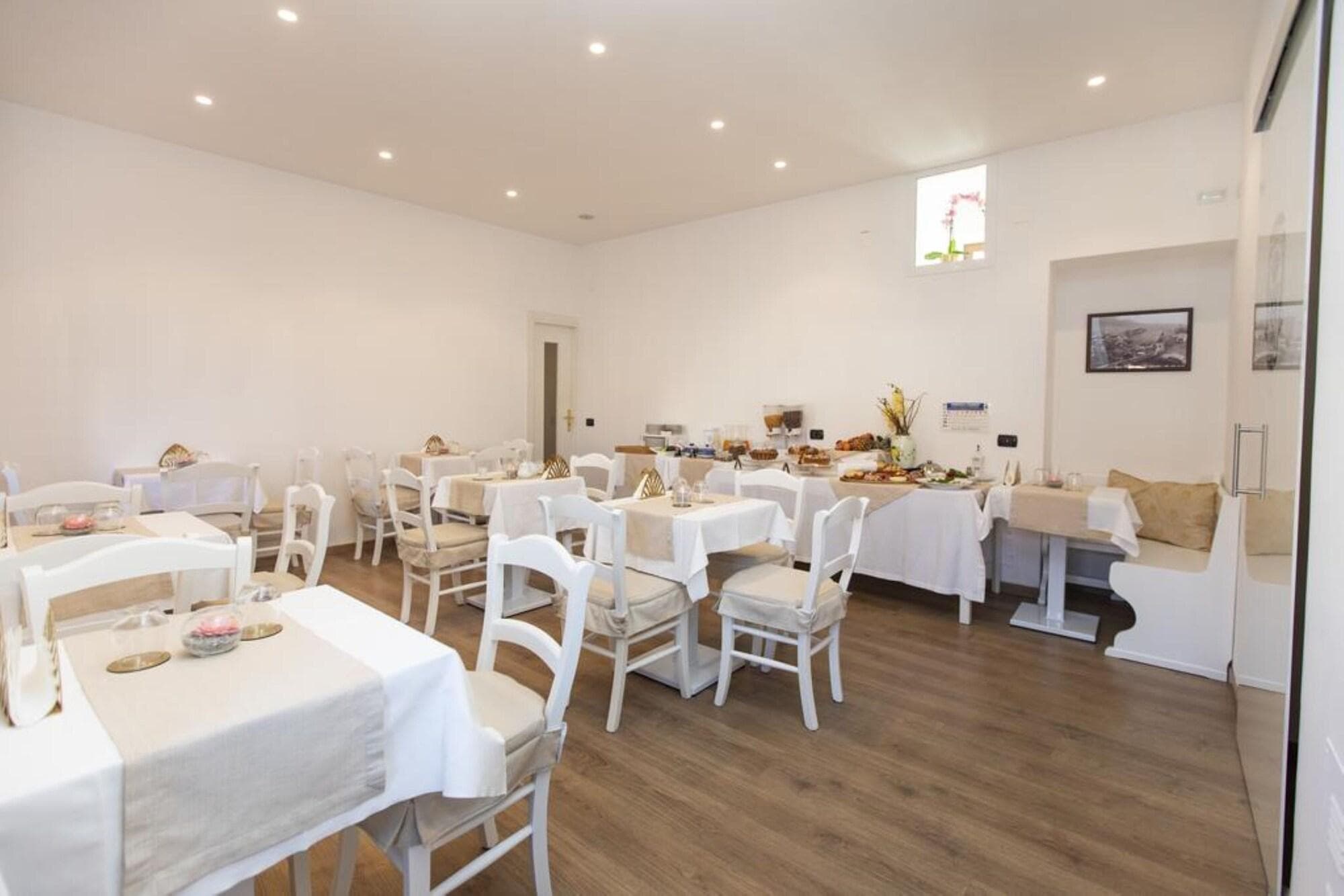 Palazzo Lauritano - Historic Rooms, Restaurant