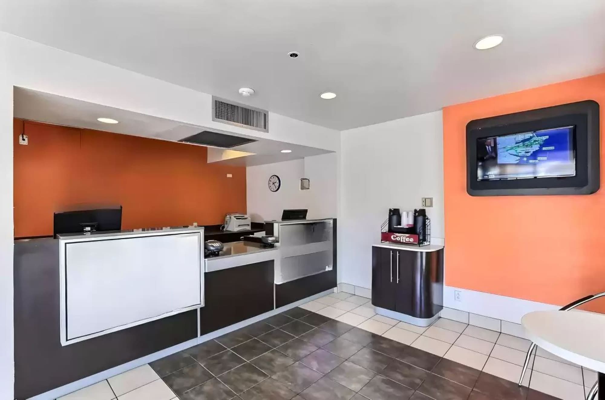 Super 8 by Wyndham Livermore, Lobby