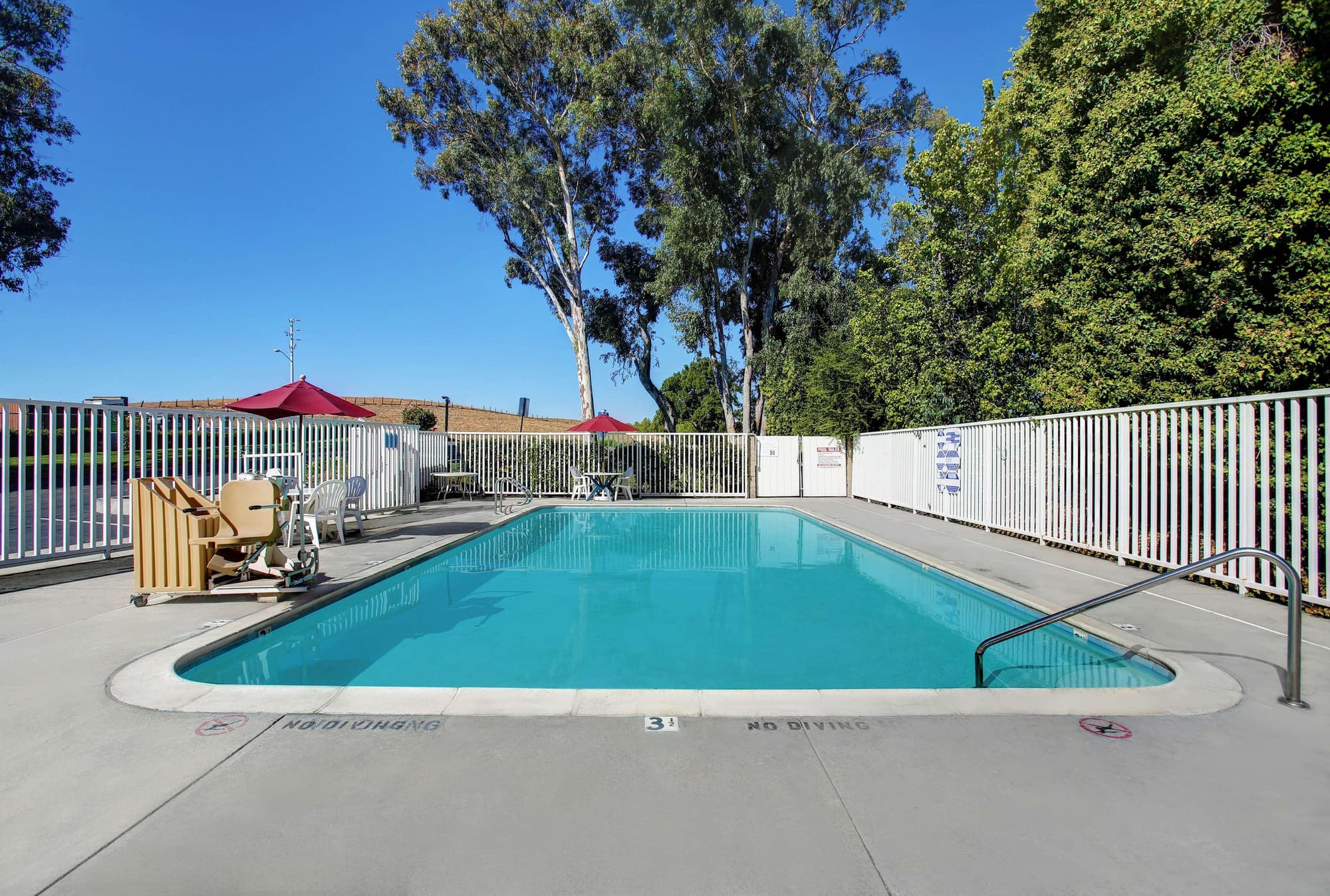 Super 8 by Wyndham Livermore, Pool