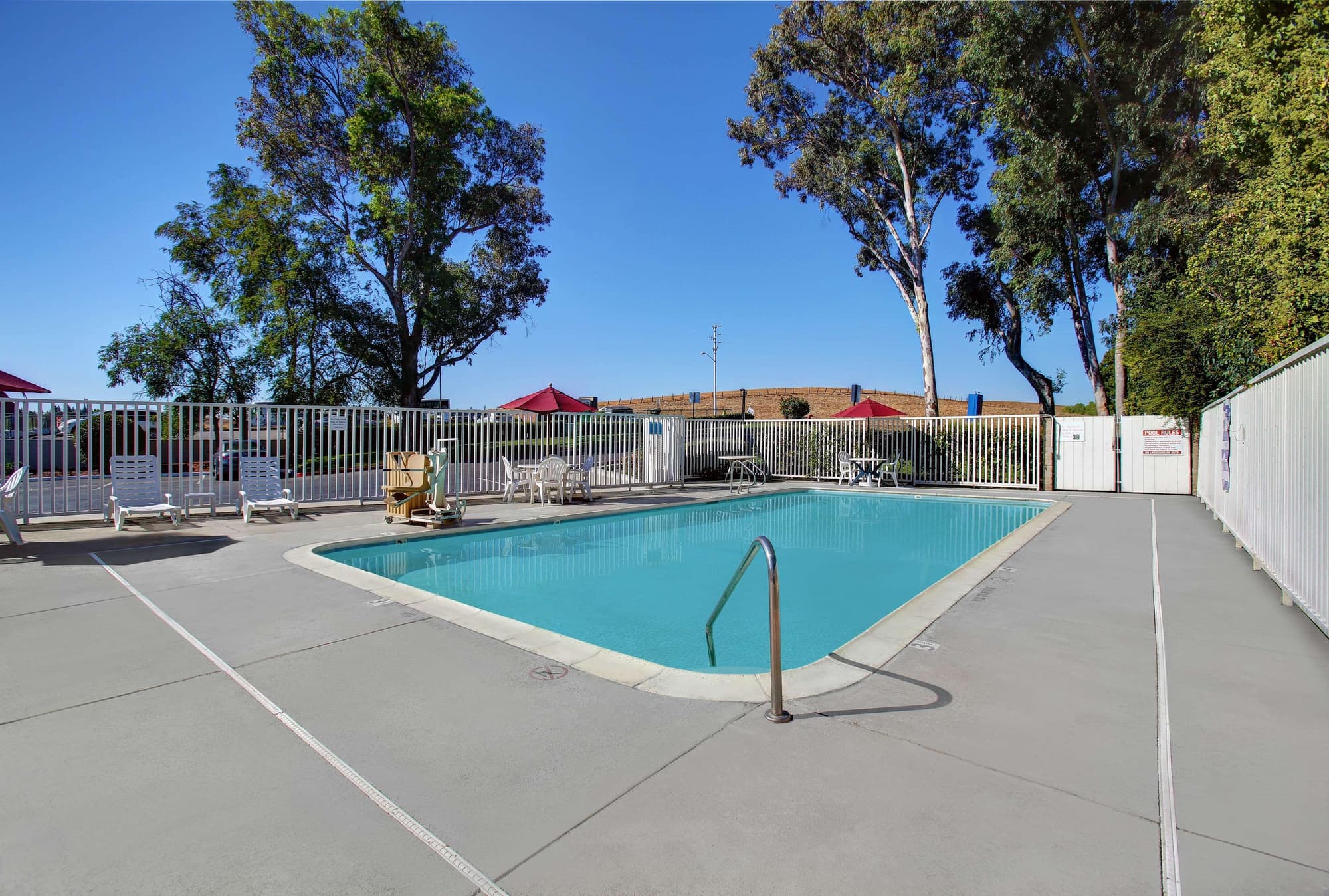 Super 8 by Wyndham Livermore, Pool