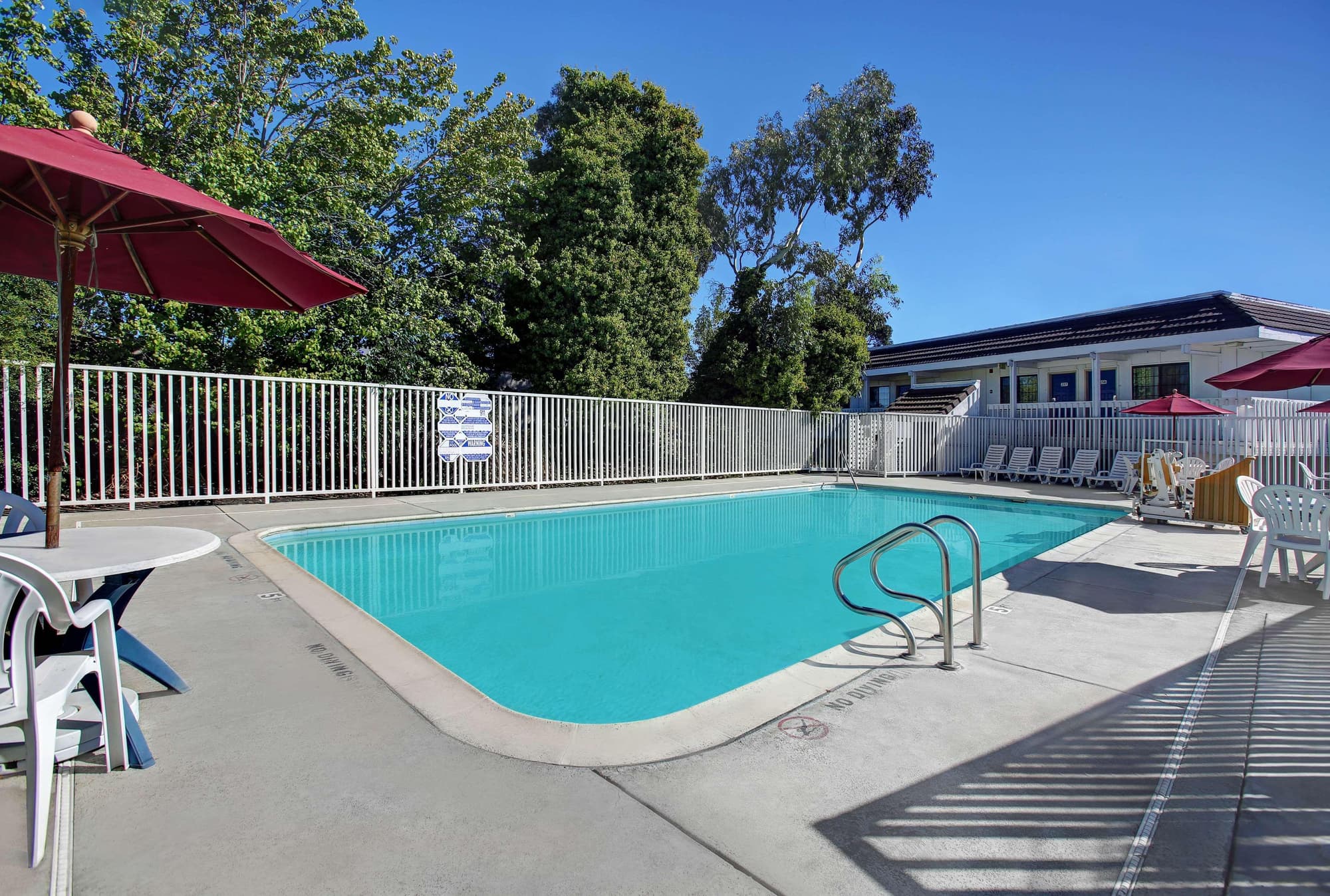 Super 8 by Wyndham Livermore, Pool