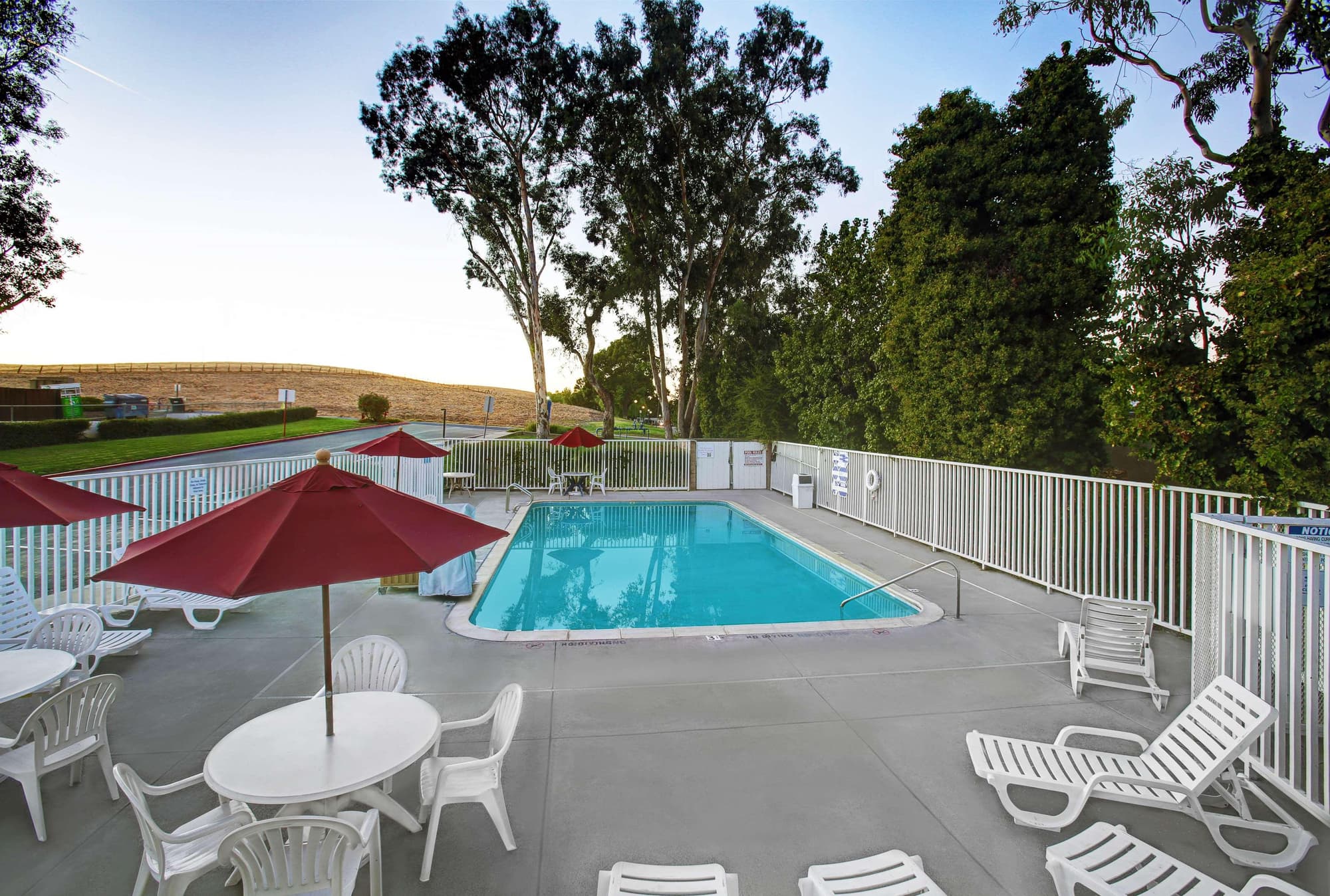 Super 8 by Wyndham Livermore, Pool