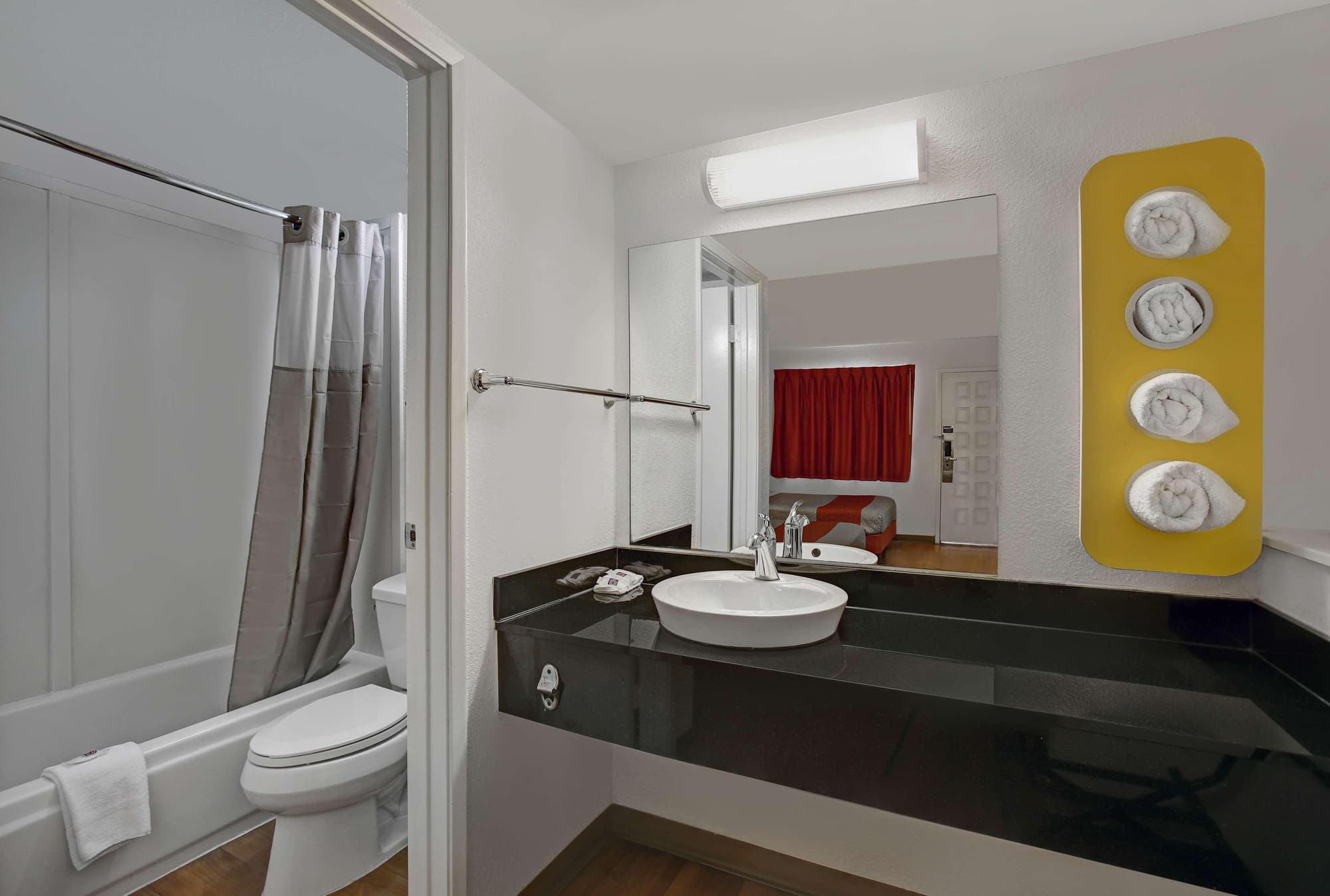 Super 8 by Wyndham Livermore, Room