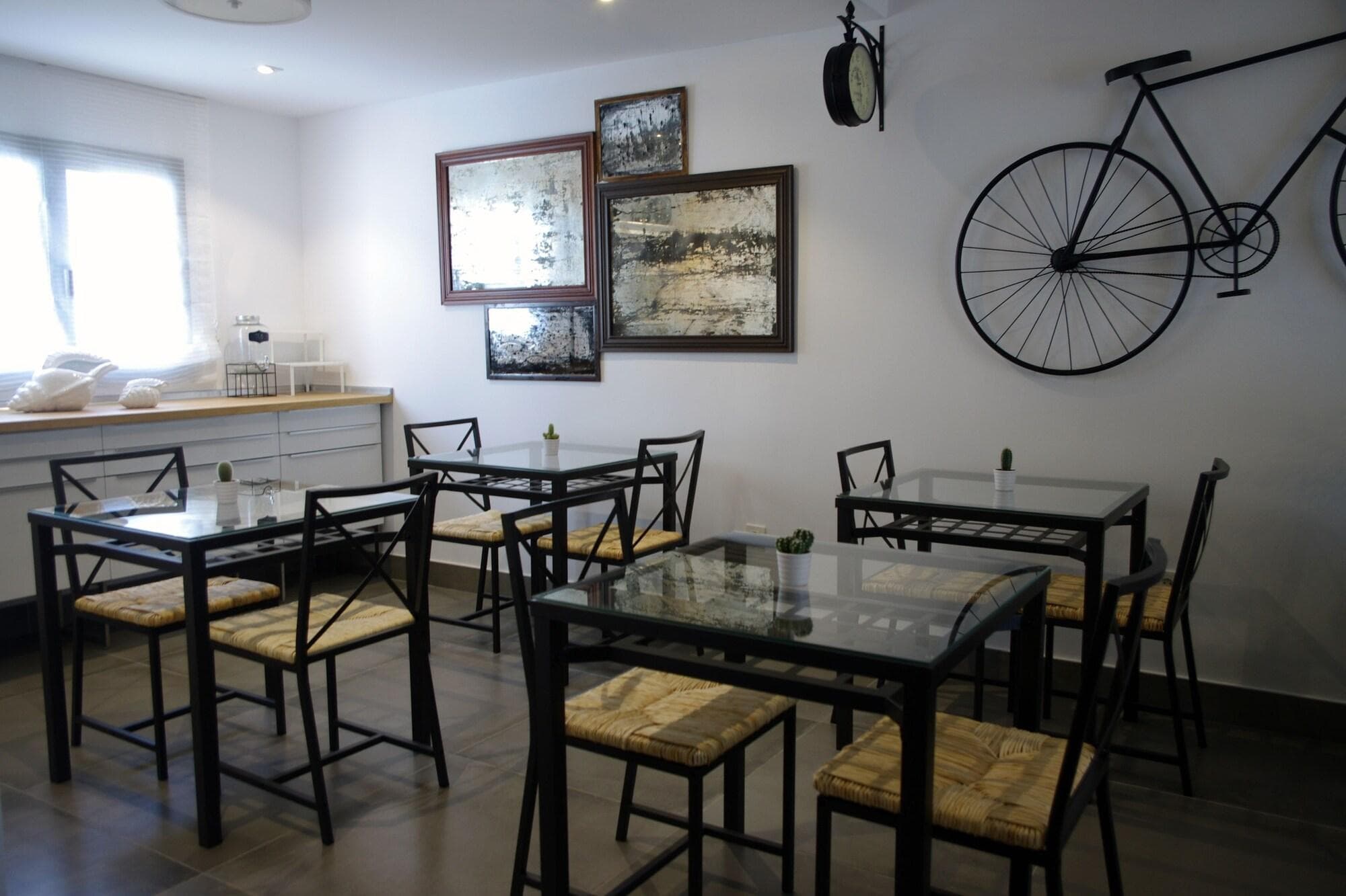 Magma Rooms, Restaurant