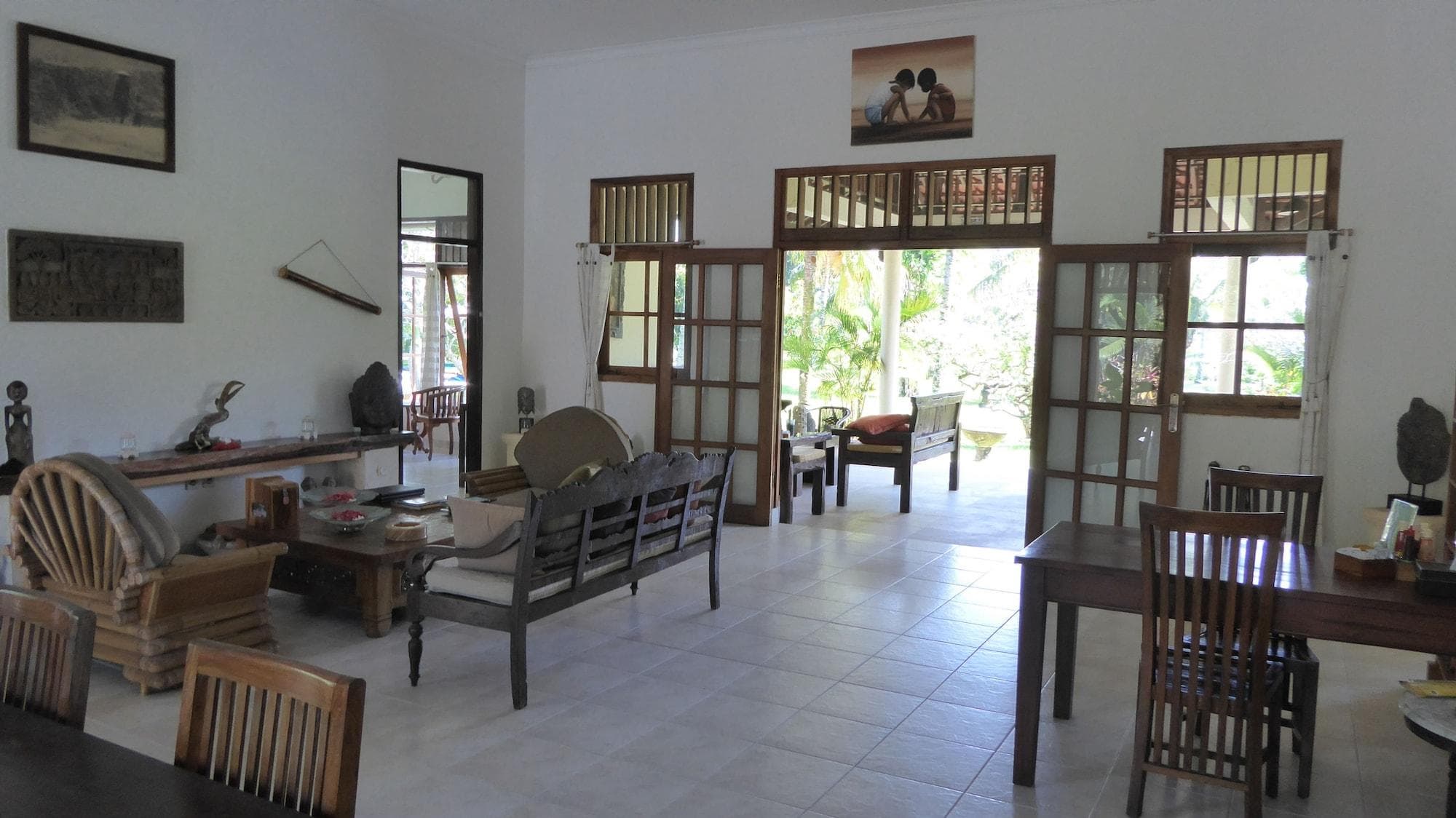Rumah Kita, Lobby