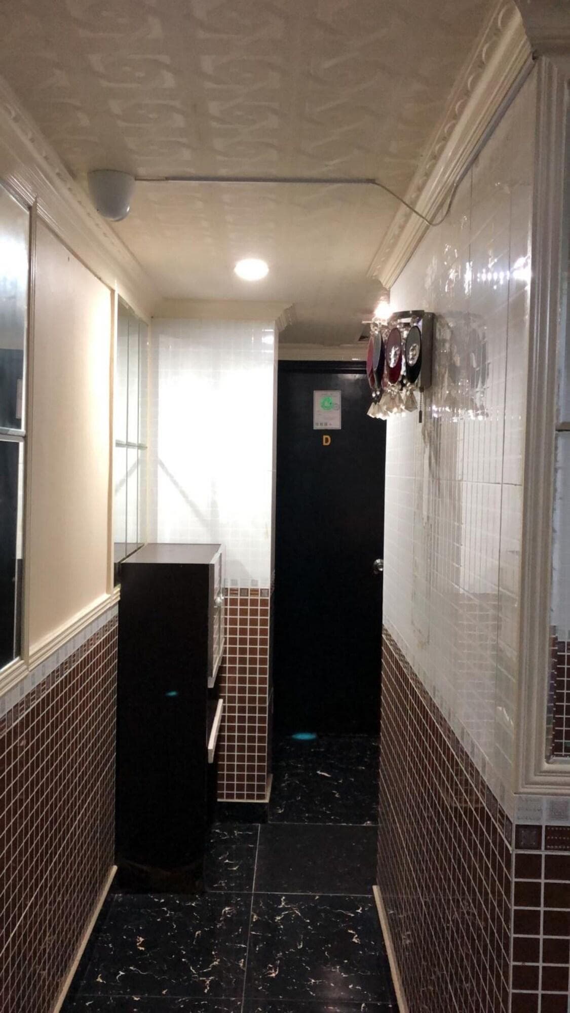 Taj Super Deluxe, Lobby