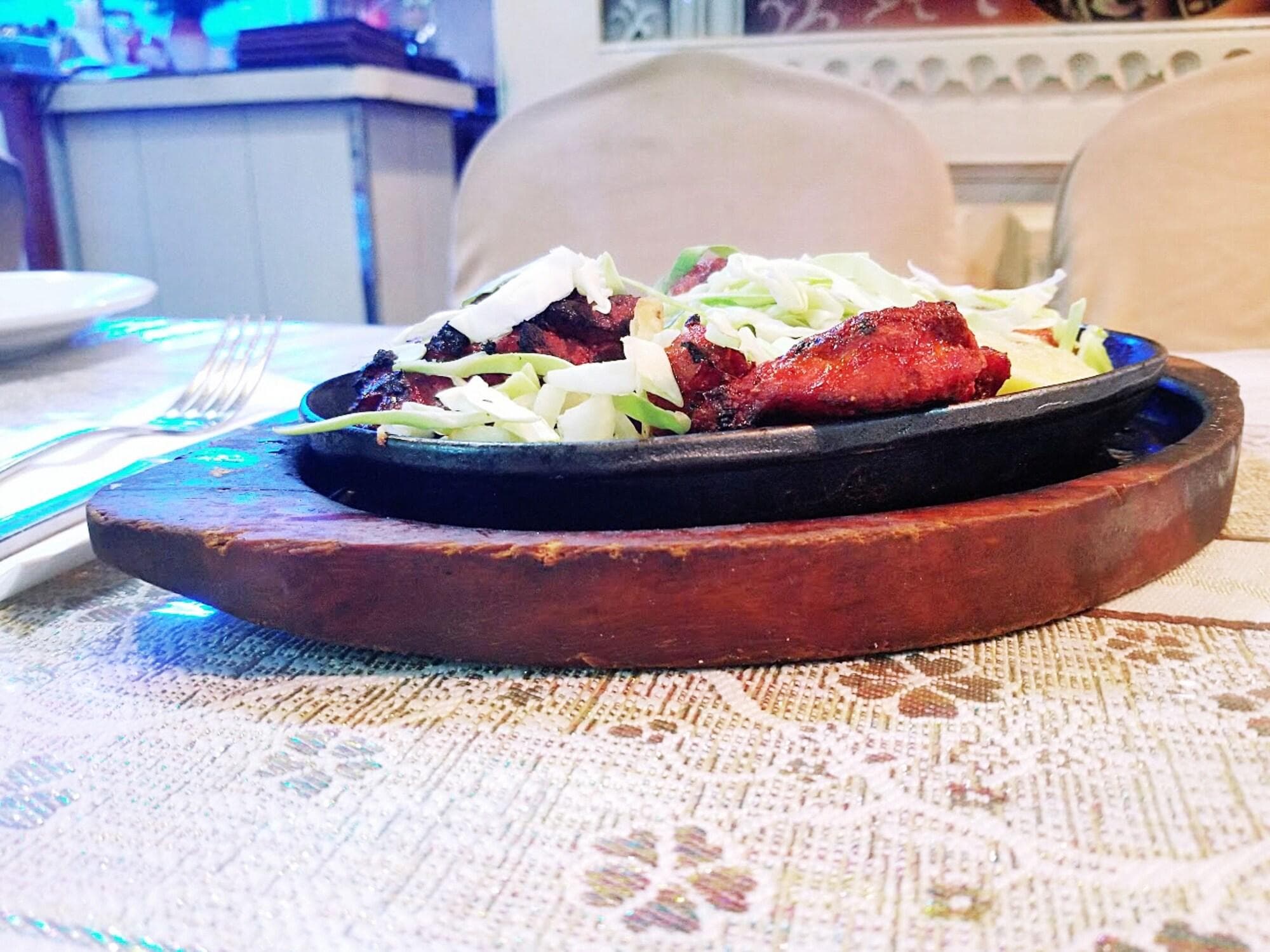 Taj Super Deluxe, Restaurant