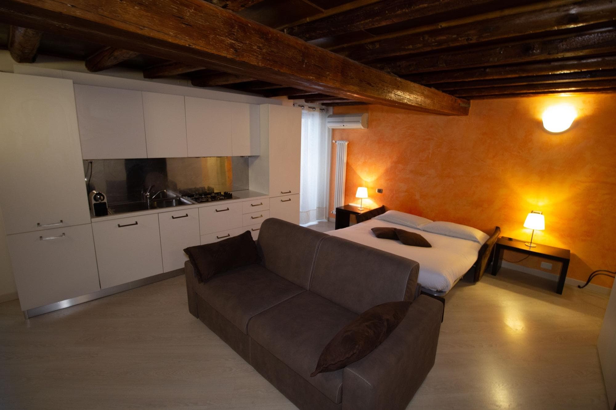 Room Verona Ai Duchi, Room