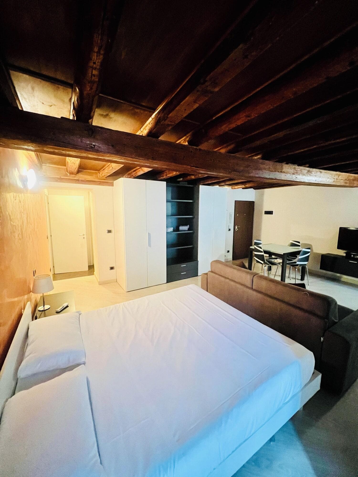 Room Verona Ai Duchi, Room