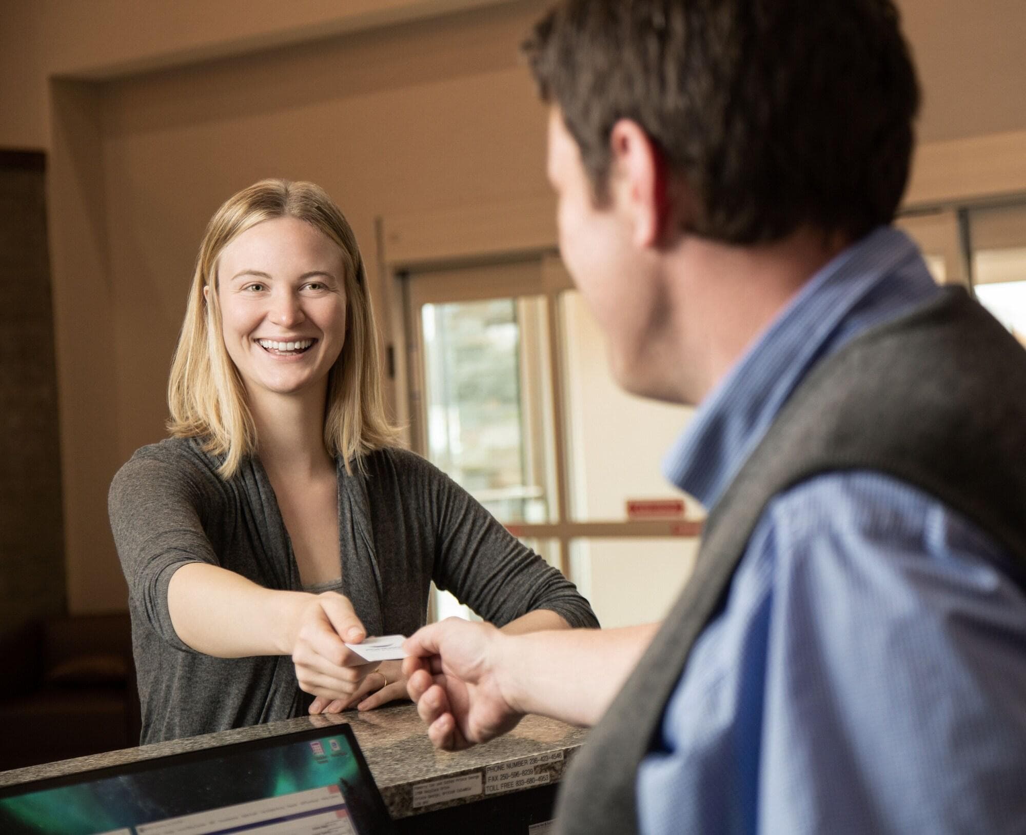 Pomeroy Inn & Suites Prince George, Lobby