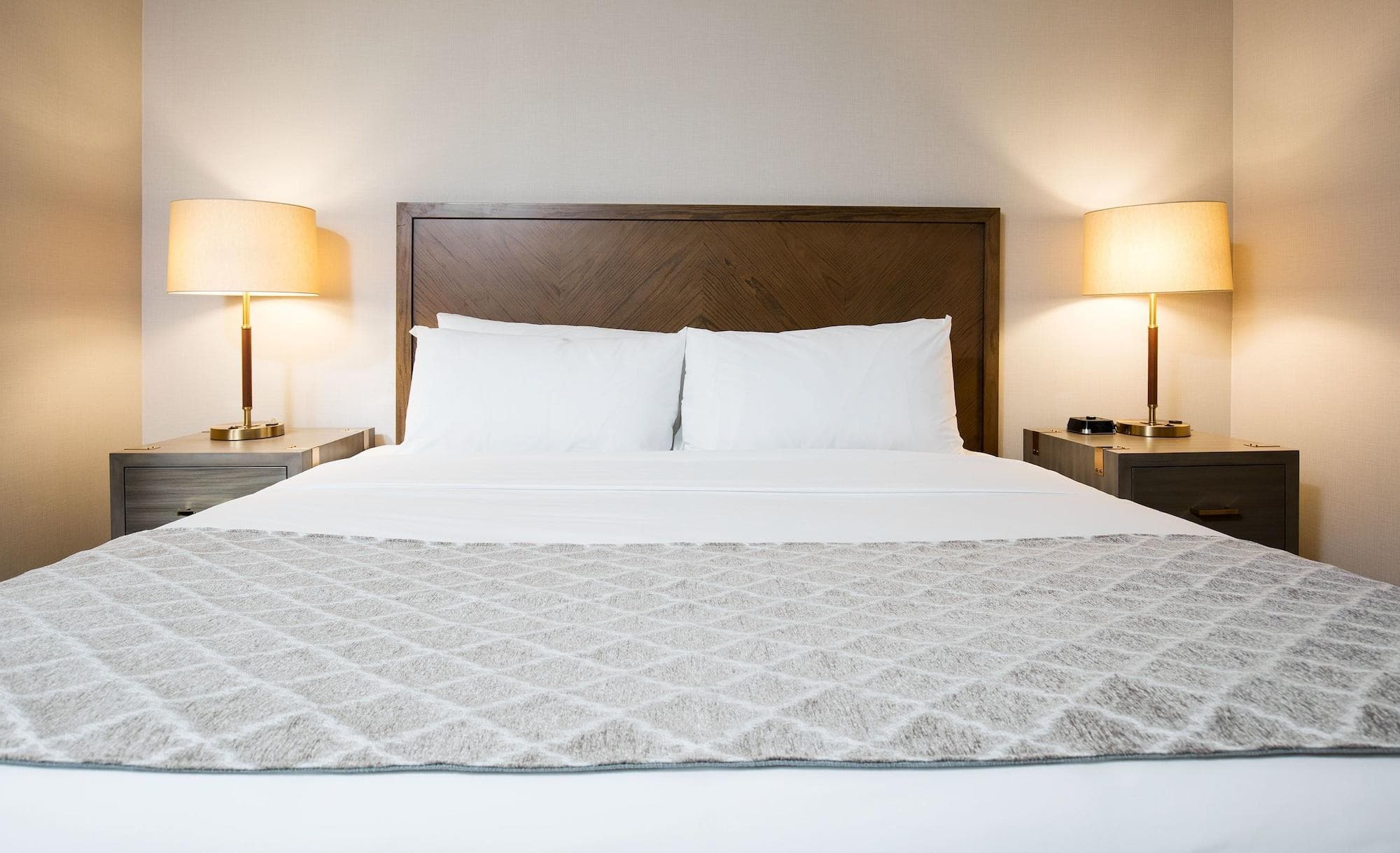 Pomeroy Inn & Suites Prince George, Room