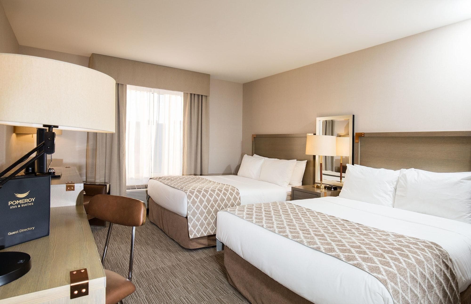 Pomeroy Inn & Suites Prince George, Room