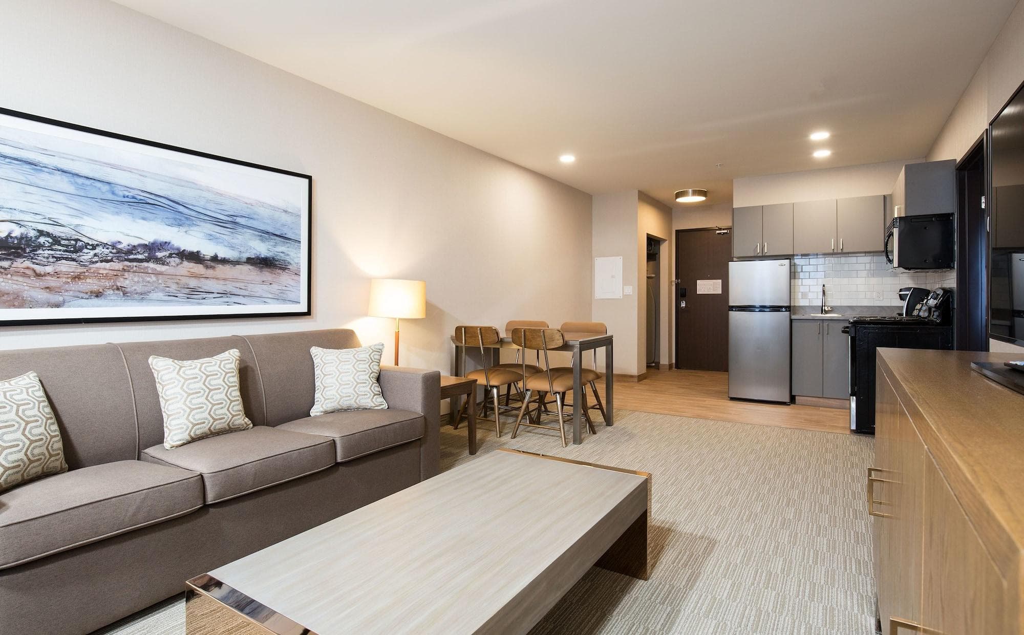 Pomeroy Inn & Suites Prince George, Room