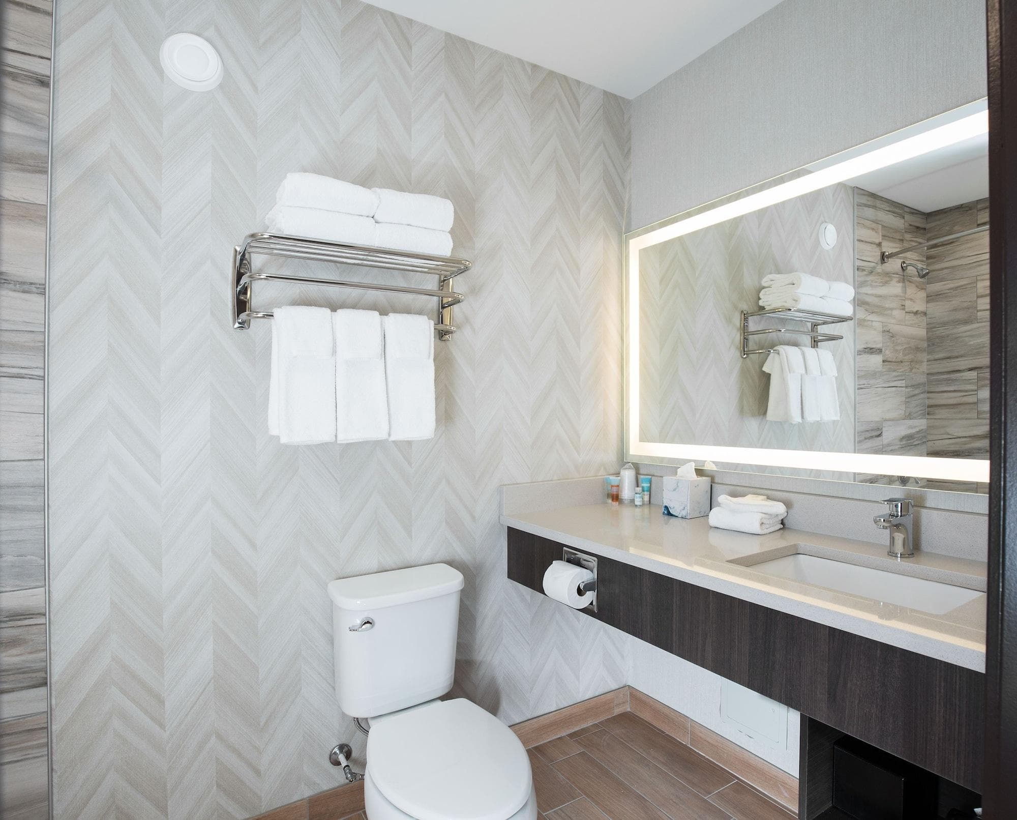 Pomeroy Inn & Suites Prince George, Room