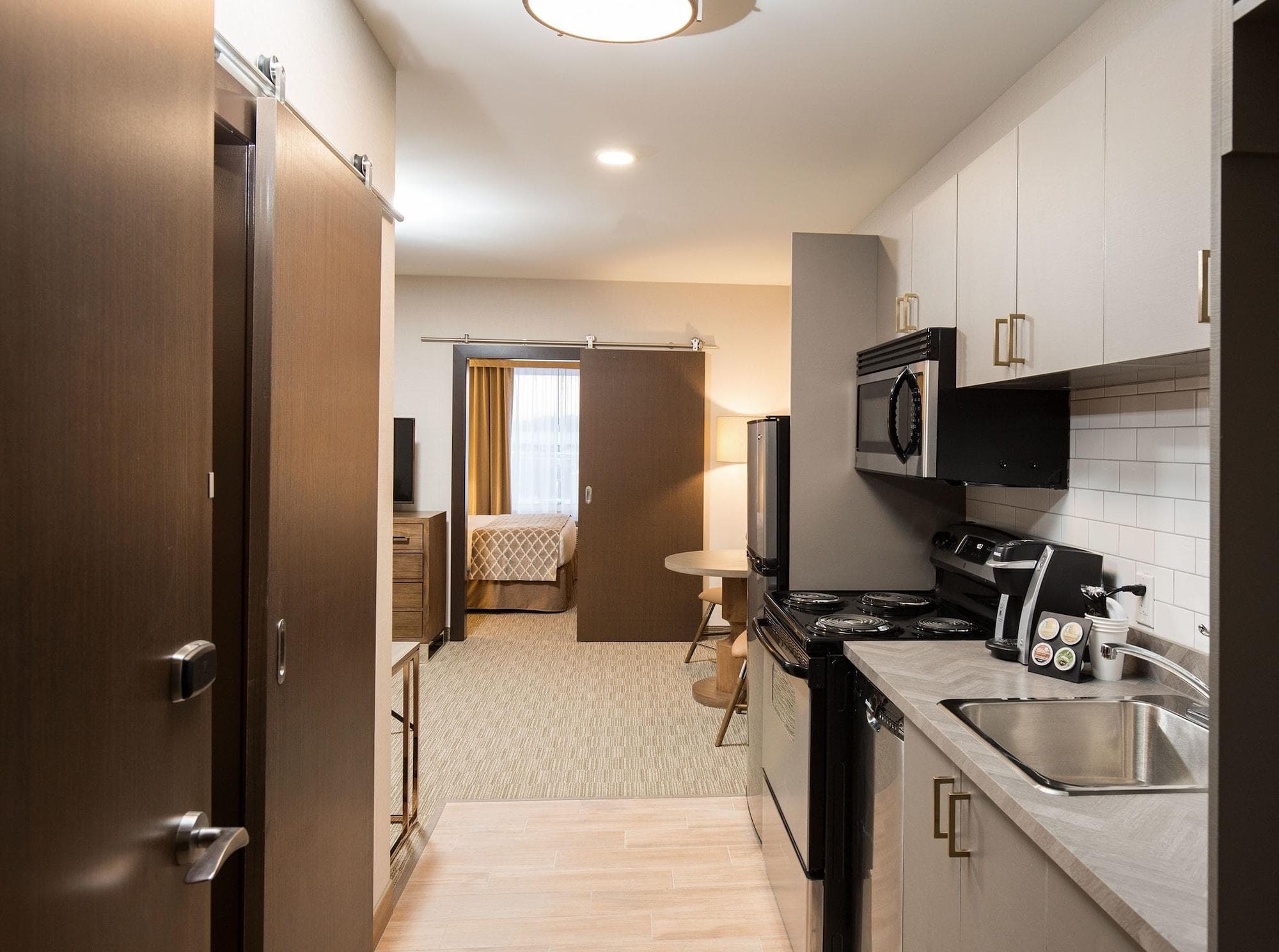 Pomeroy Inn & Suites Prince George, Room