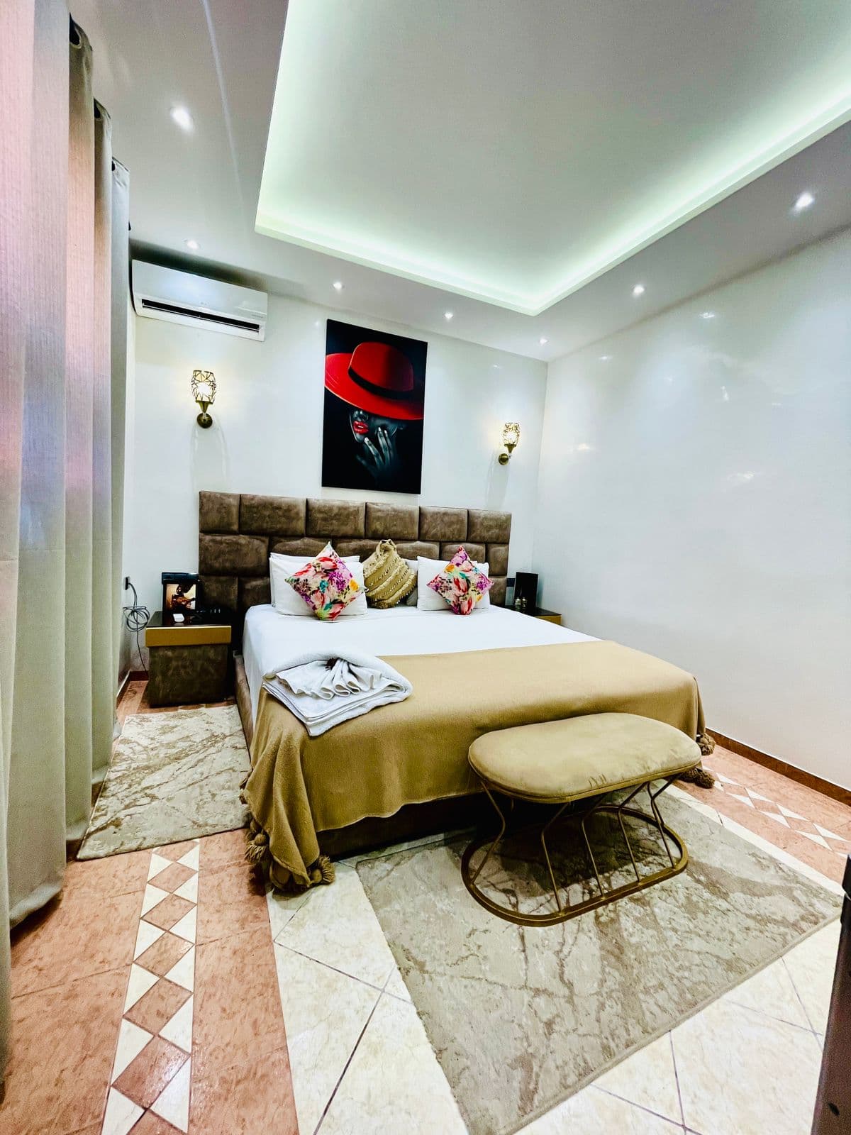 Riad Douirtna, Room