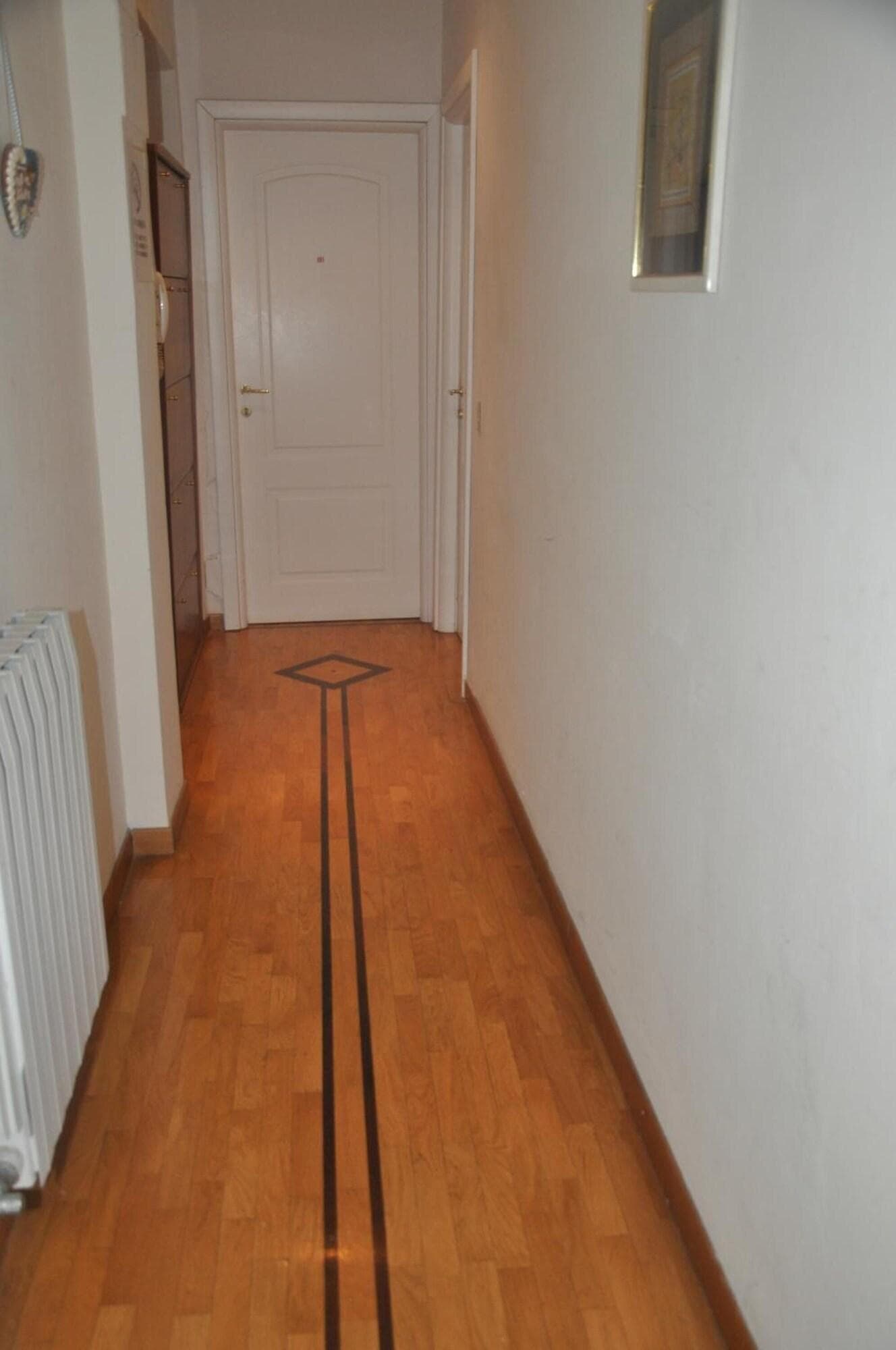 Hostel Beauty, Lobby